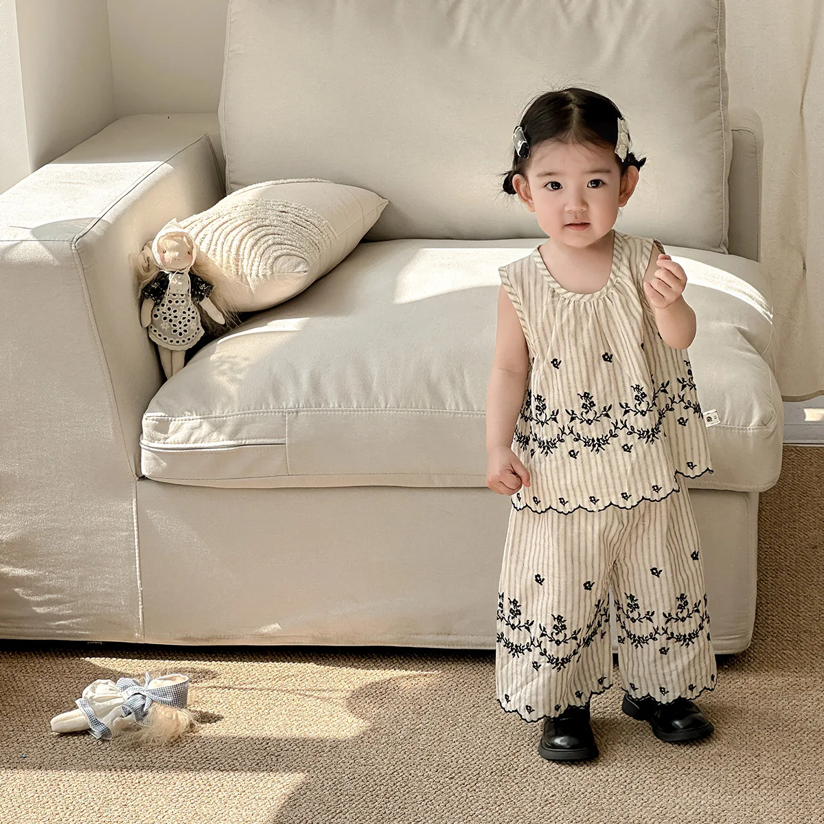 

Костюм-жилет с вышивкой в корейском стиле для маленьких девочек, летнее платье, топ принцессы в западном стиле, брюки, тонкий комплект из двух предметов с разрезом