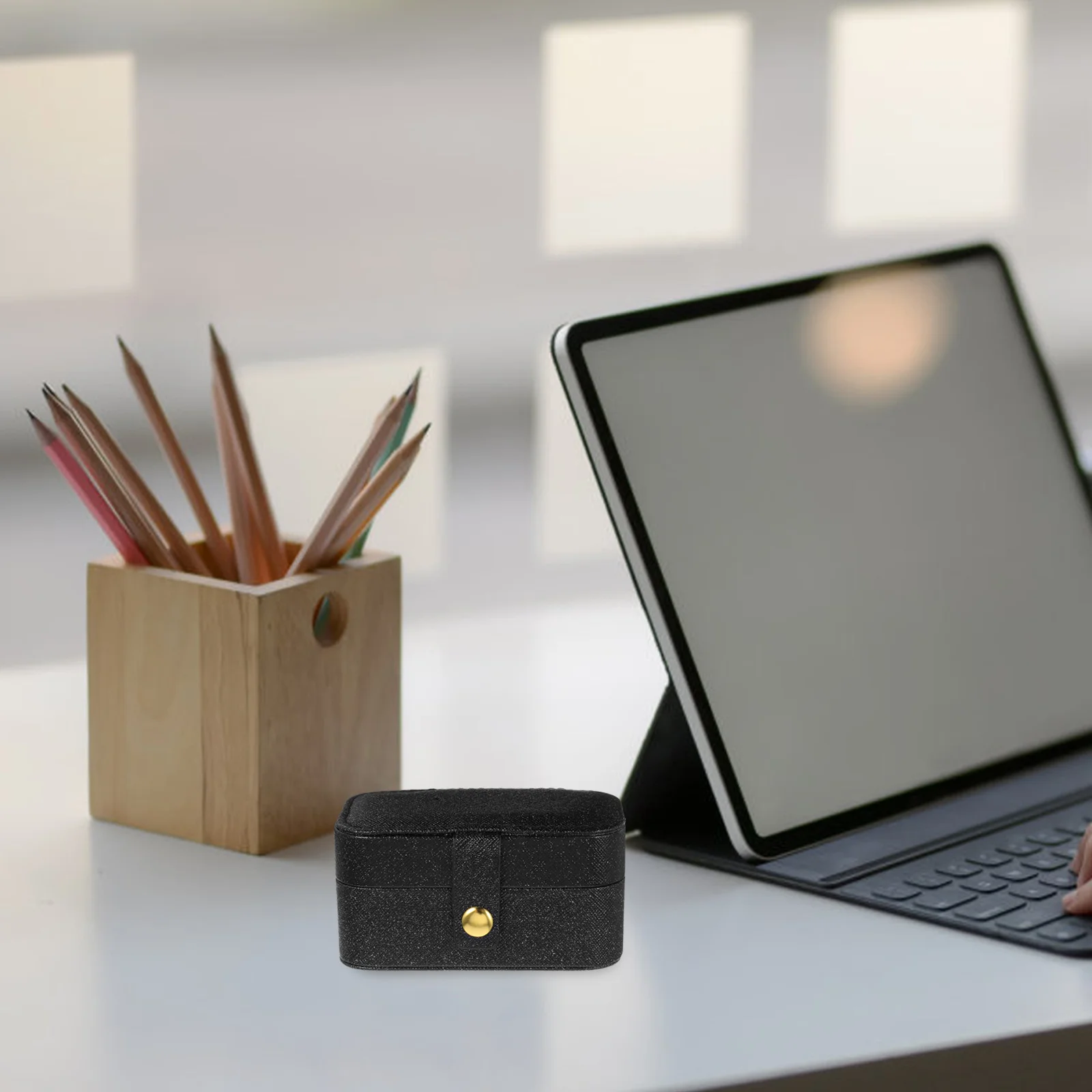 

Mini Travel Ring Box Compact Jewelry Case Elegant Clasp Portable Travel Jewelry Storage Organizer for Women