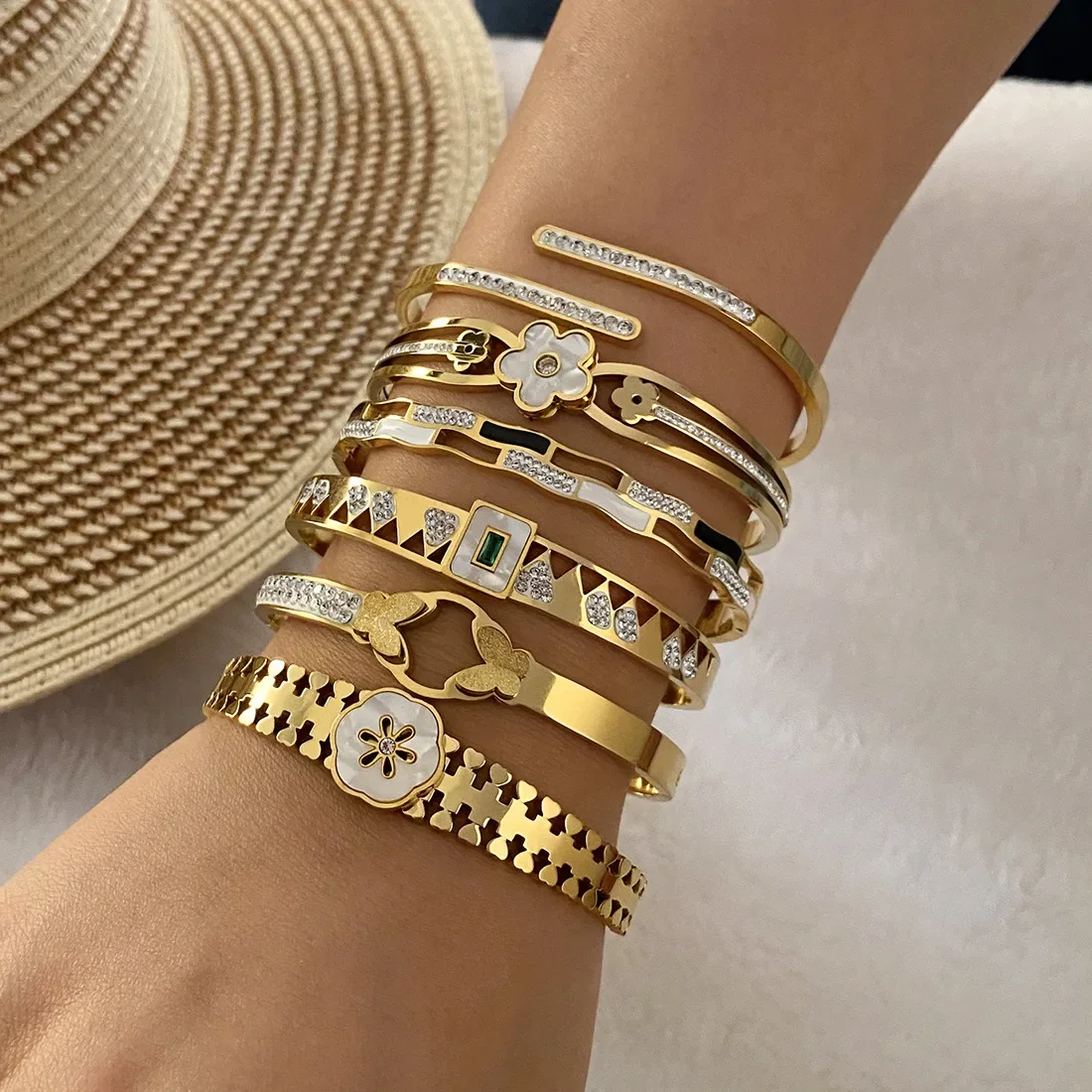 

Браслет из нержавеющей стали 316L с цветком и белыми бриллиантами