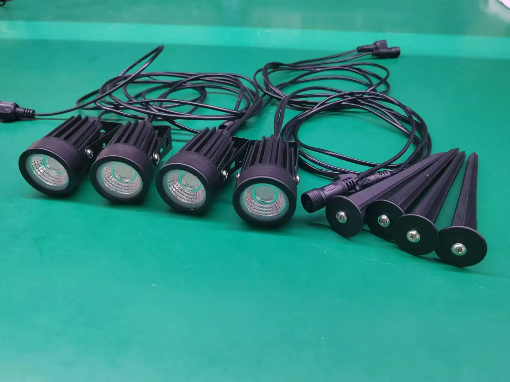 Outdoor LED Garden Spotlight 220V 10W/20W/30W 2M Wire 2-10-in-1 Adjustable Garden Decorations Lamps for Party Lighting