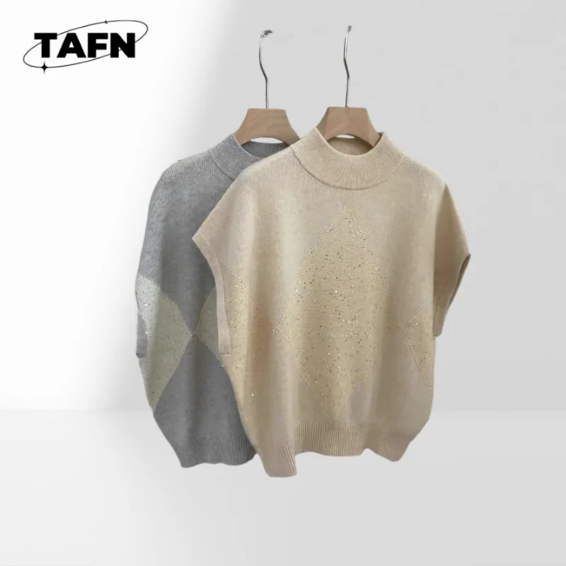 

Trendy Solid Color Knit Sweater for Men, Cozy and Fashionable for Winter for Cold Days and Comfortable Wear AI1449