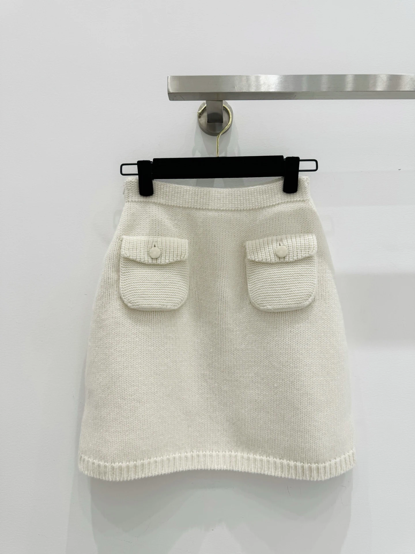 

Women's Wool Blend Pencil Skirt - Functional Pockets, Slim-Fit Tailoring, All-Season Versatile Staple