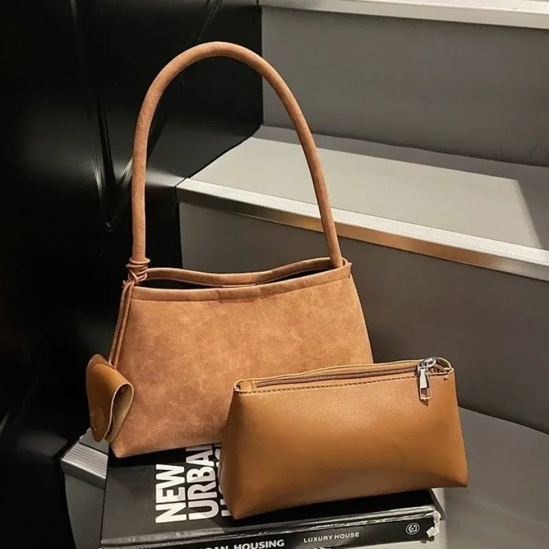 

Stylish Women's Leather Diaper Bag Minimalist Luxury Large Capacity Tote Vintage Classic Designer Commuter Bag With Elegant Logo