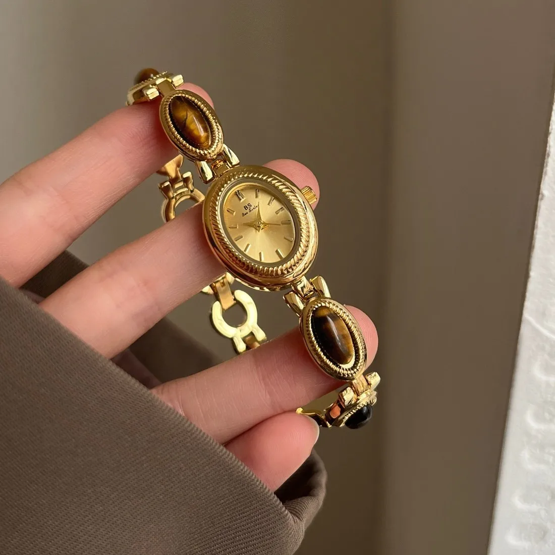 Xiaoxiang medievale luce lusso braccialetto di perle orologio temperamento orologio da donna piccolo orologio d'oro