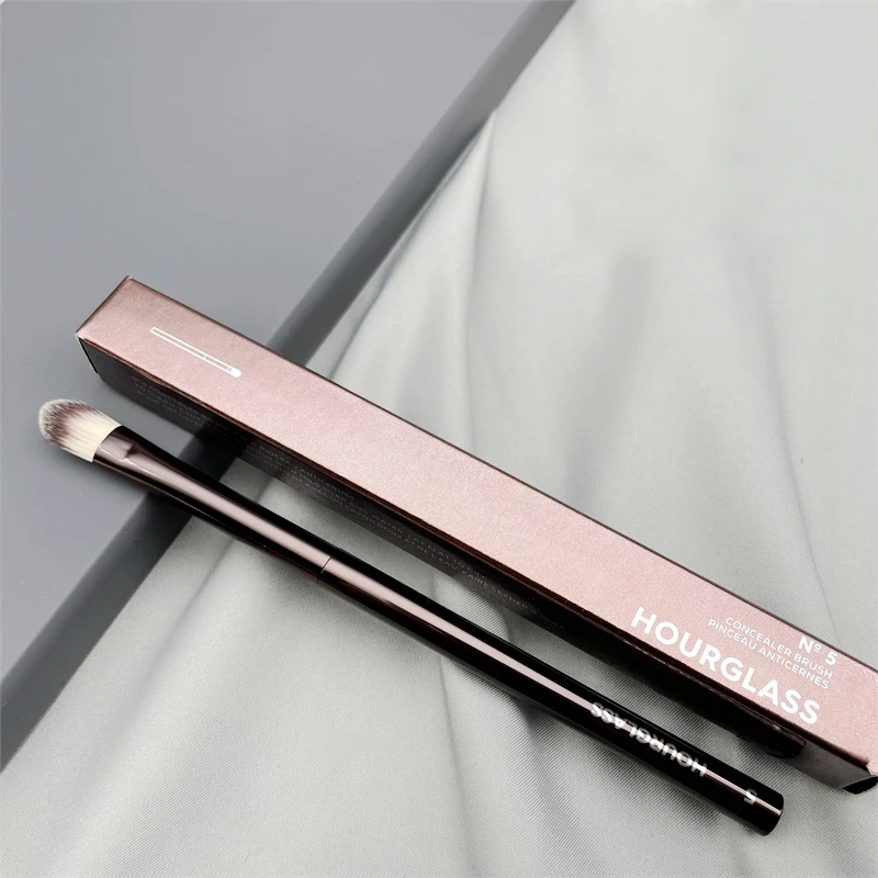 

Hourglass-No.5 Makeup Brush Quality Small Concealer Brush Soft and Skin-friendly Fiber Hair Cover up Flaws Fashion Design Face