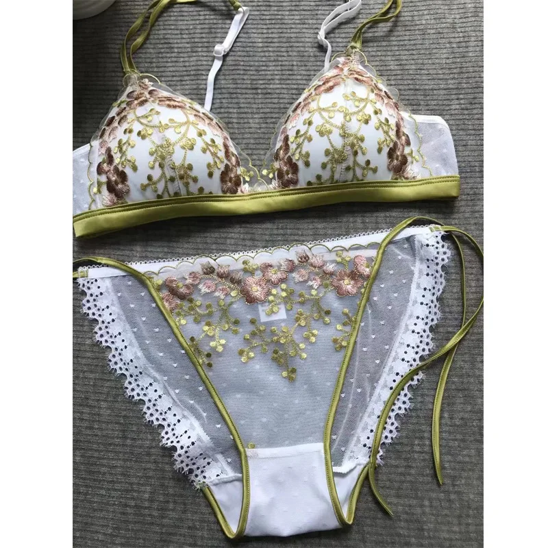 Girls Thin Underwear Sexy Embroidered Flower Bra Set No Steel Ring Underwear Sets Big Breasts Small Lingerie with Panty