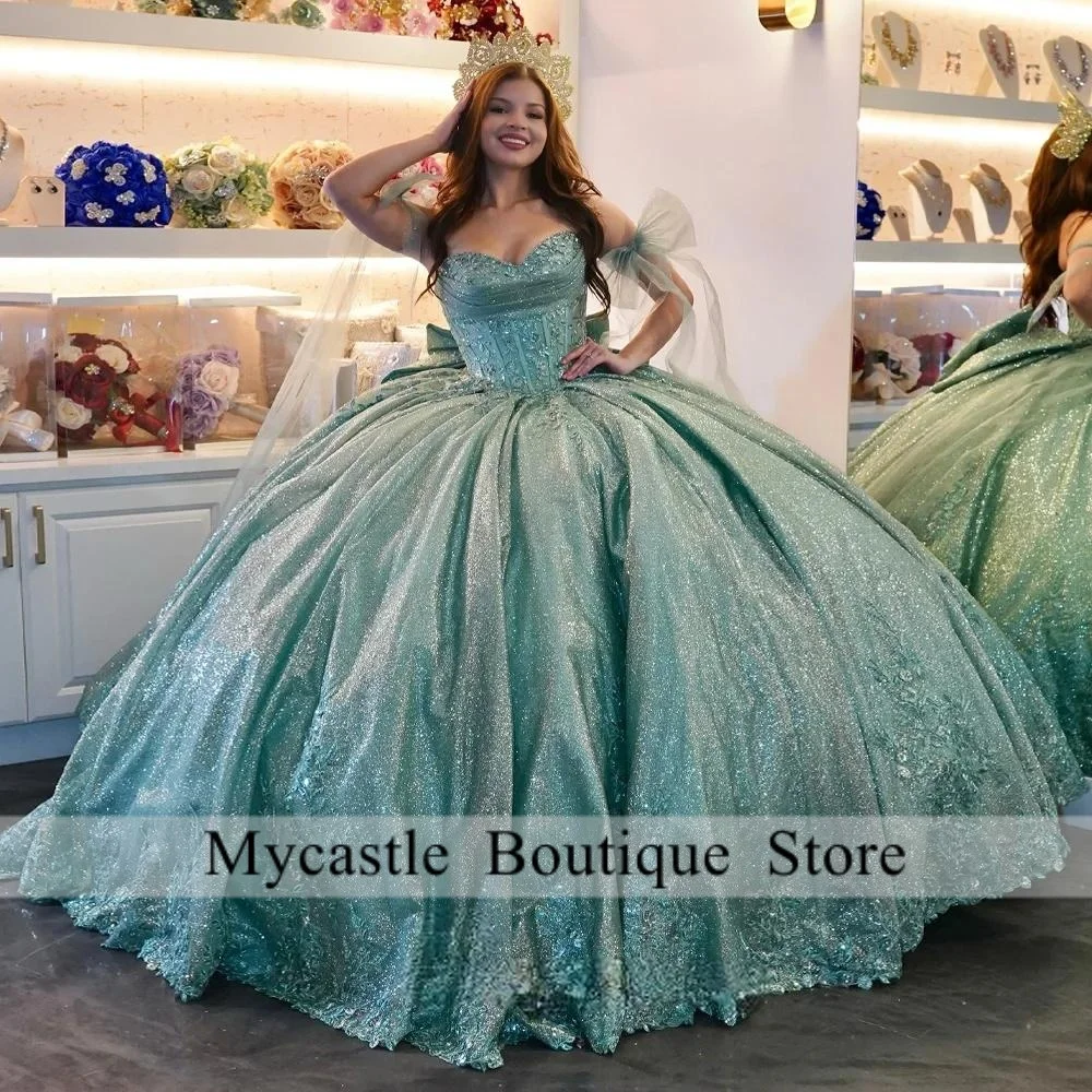 

Новые зеленые платья Quinceanera с открытыми плечами и бантом, 2025 дюймов, платье принцессы Sweet 16, бальное платье, платья на день рождения, на шнуровке по индивидуальному заказу