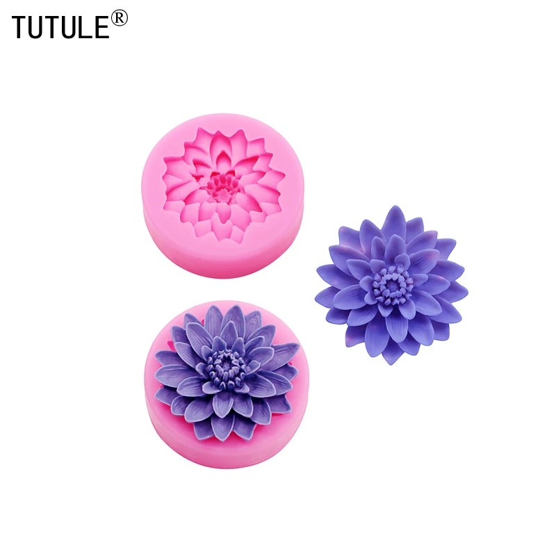 Limitierte Kuchendekorationswerkzeuge. Die neue Fondant-Kuchenform in runder Blumenform aus grünem, lebensmittelechtem, flüssigem Schokoladenkeksen