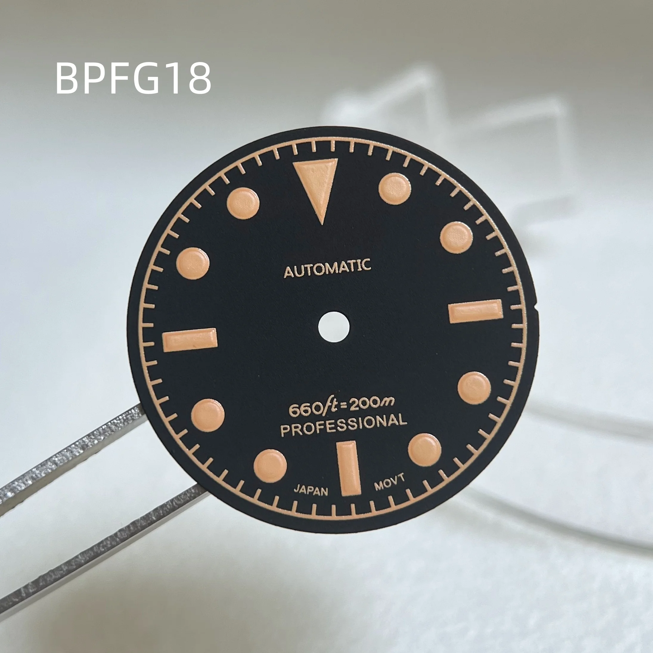 28.5 ملم أسود كلاسيكي ريترو NH35 حركة قرص ماتي مضيئة S.Logo ملحقات ساعة مخصصة