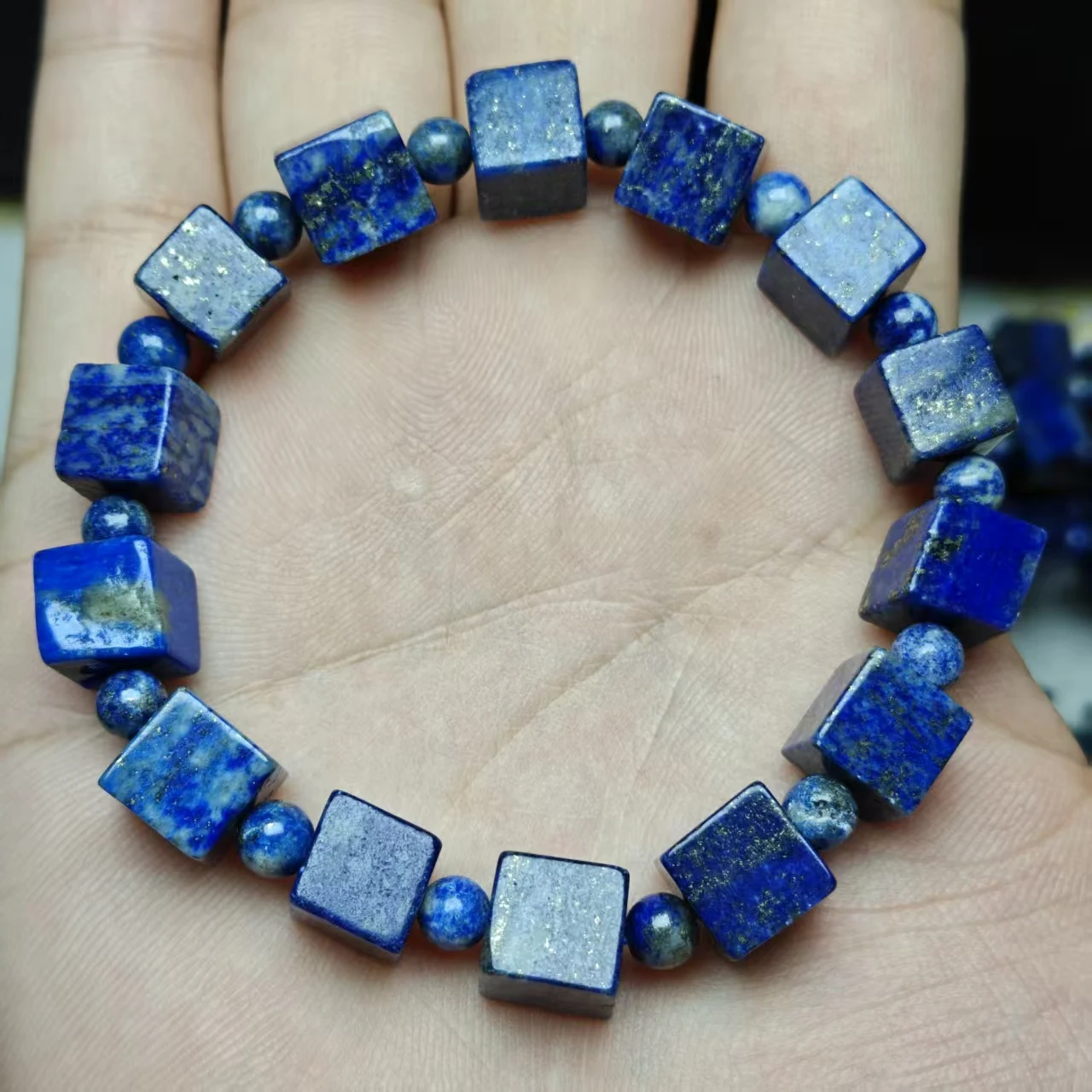 Xingyu Natürliche Lapislazuli Facettierte Würfel- und Quadratperlen mit Glatter Rundung für Schmuckherstellung Armband Geschenk Mysteriöser Edelstein – Detail 5
