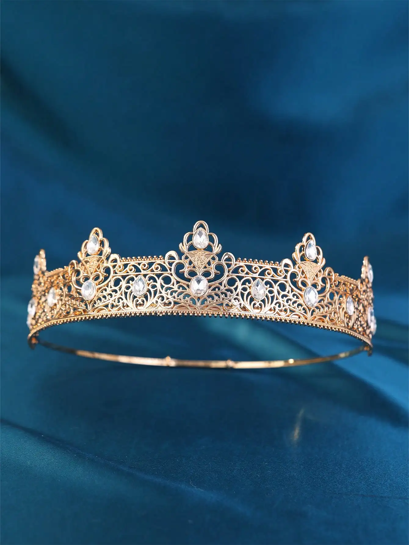 1 Piece of Vintage Gold-Plated Hollow Filigree Crystal Crown, Elegant Palace-Style Bridal Wedding Headpiece