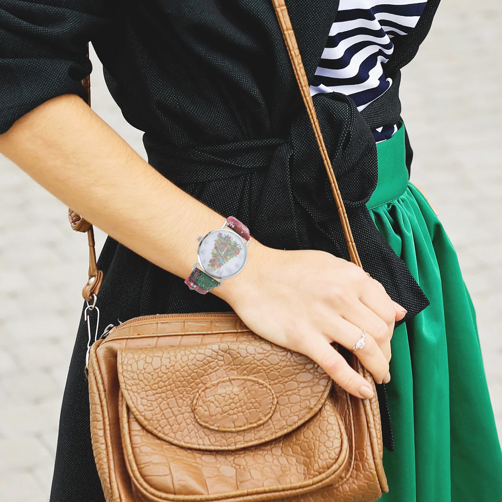 

Fashionable Snowflake Style Women Quartz Watch Elegant PU Wristwatch Christmas Pendant Gift Quartz Watch