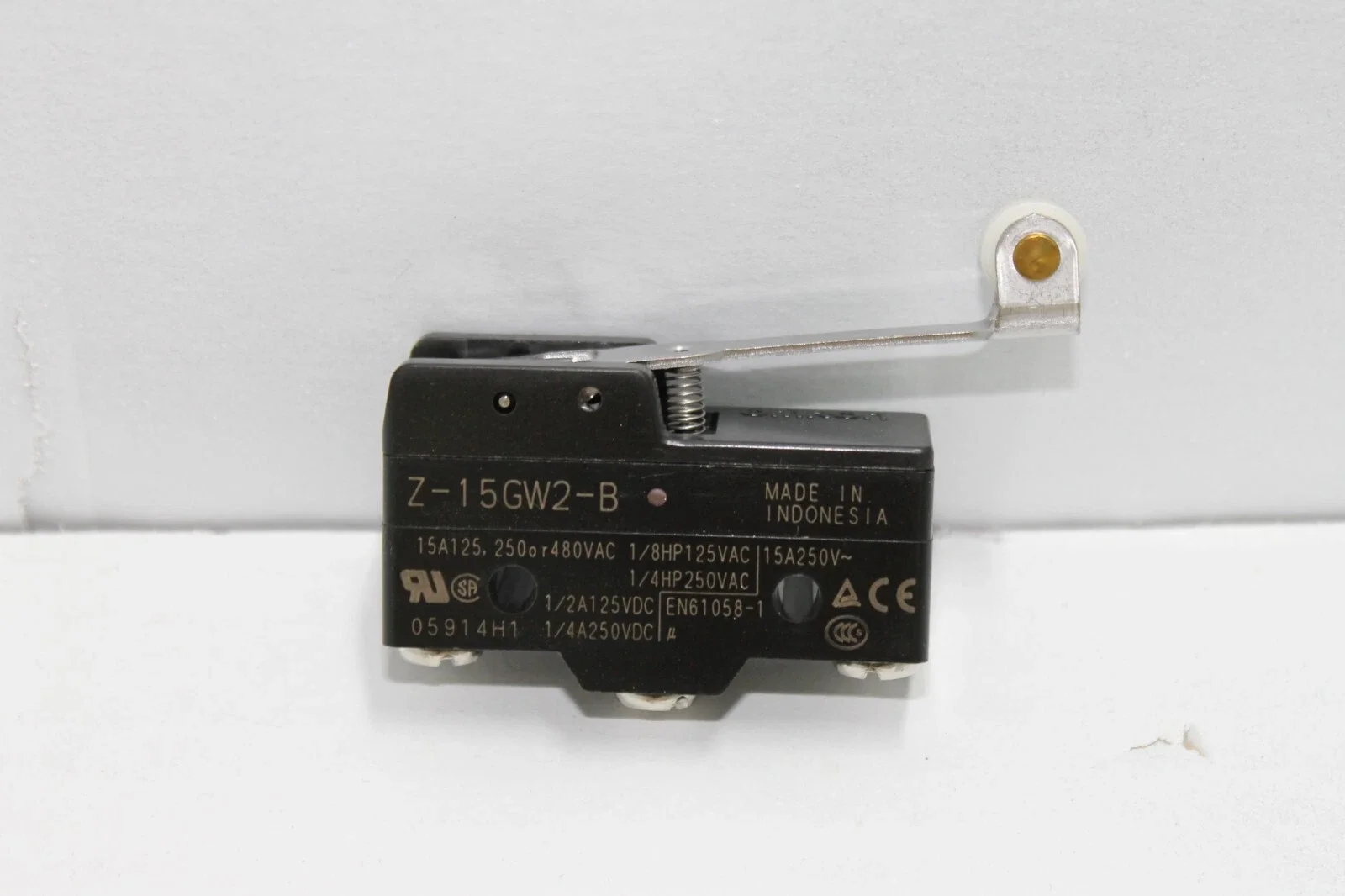 

New Z-15GW2-B For Omron Z-15GW2-B Limit Basic Switch