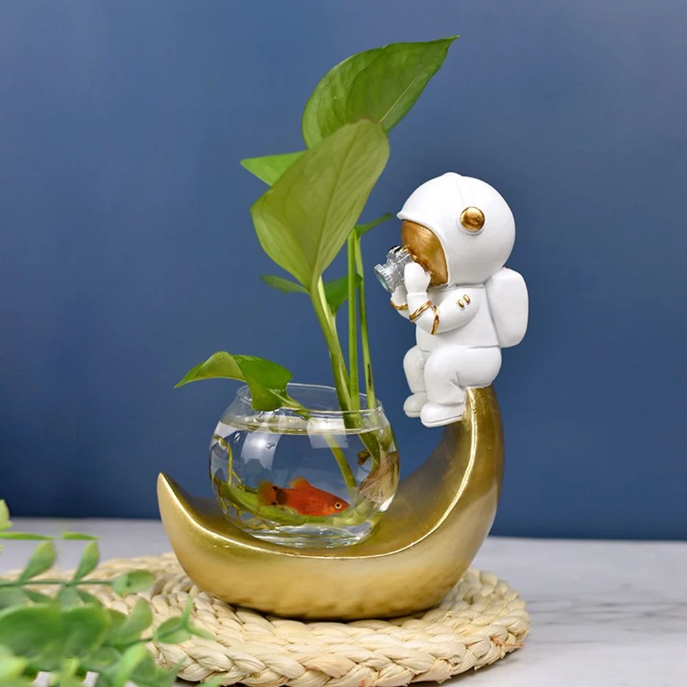 Nordic Creative Cute Modern Astronaut Small Ornament Green Rose Hydroponic Fish Tank Desktop Decoration Figurines Statues Decor