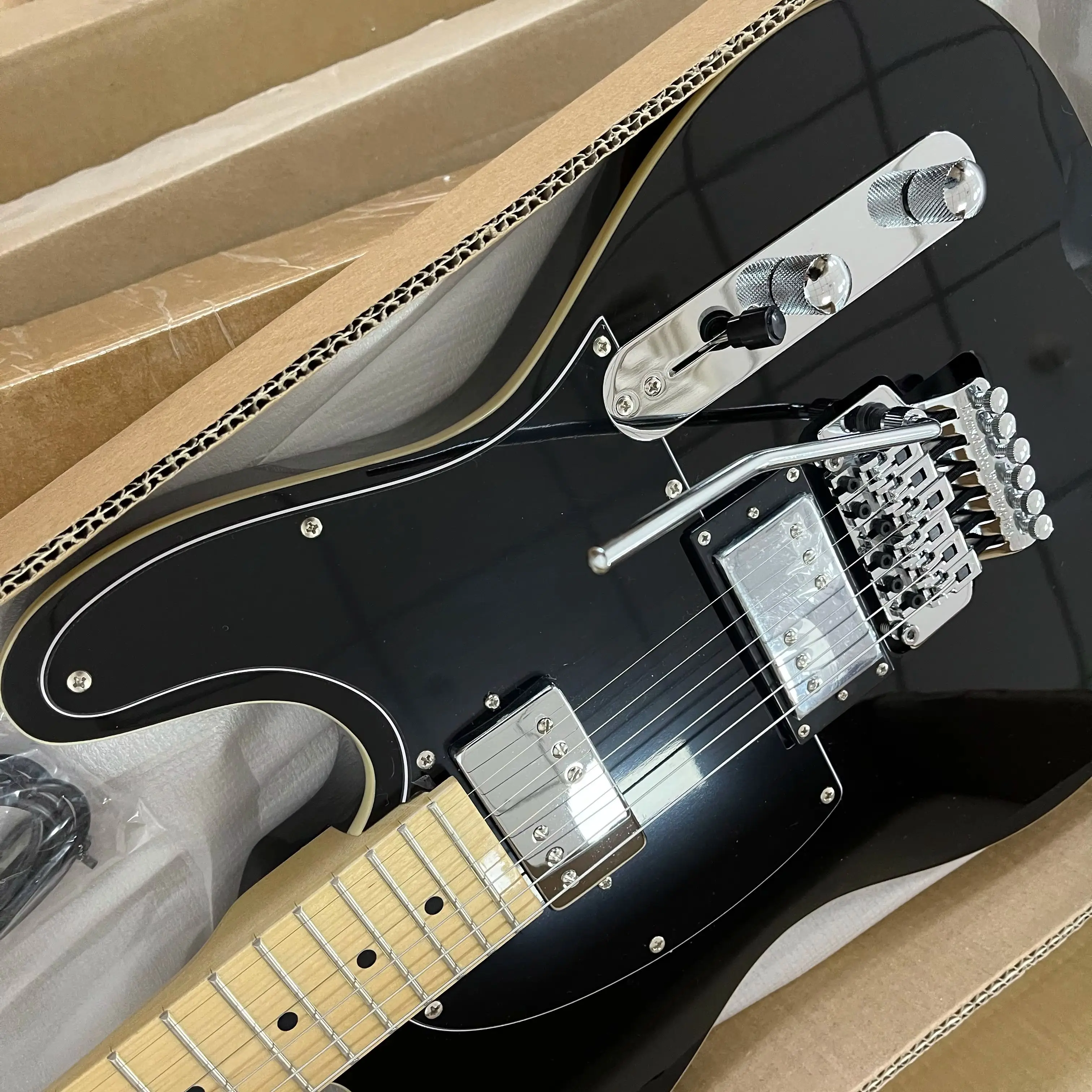 Gloss Black Electric Guitar 6 Strings Maple Neck Double Locks 22 Frets Silver Hardware Decorated Free Shipping