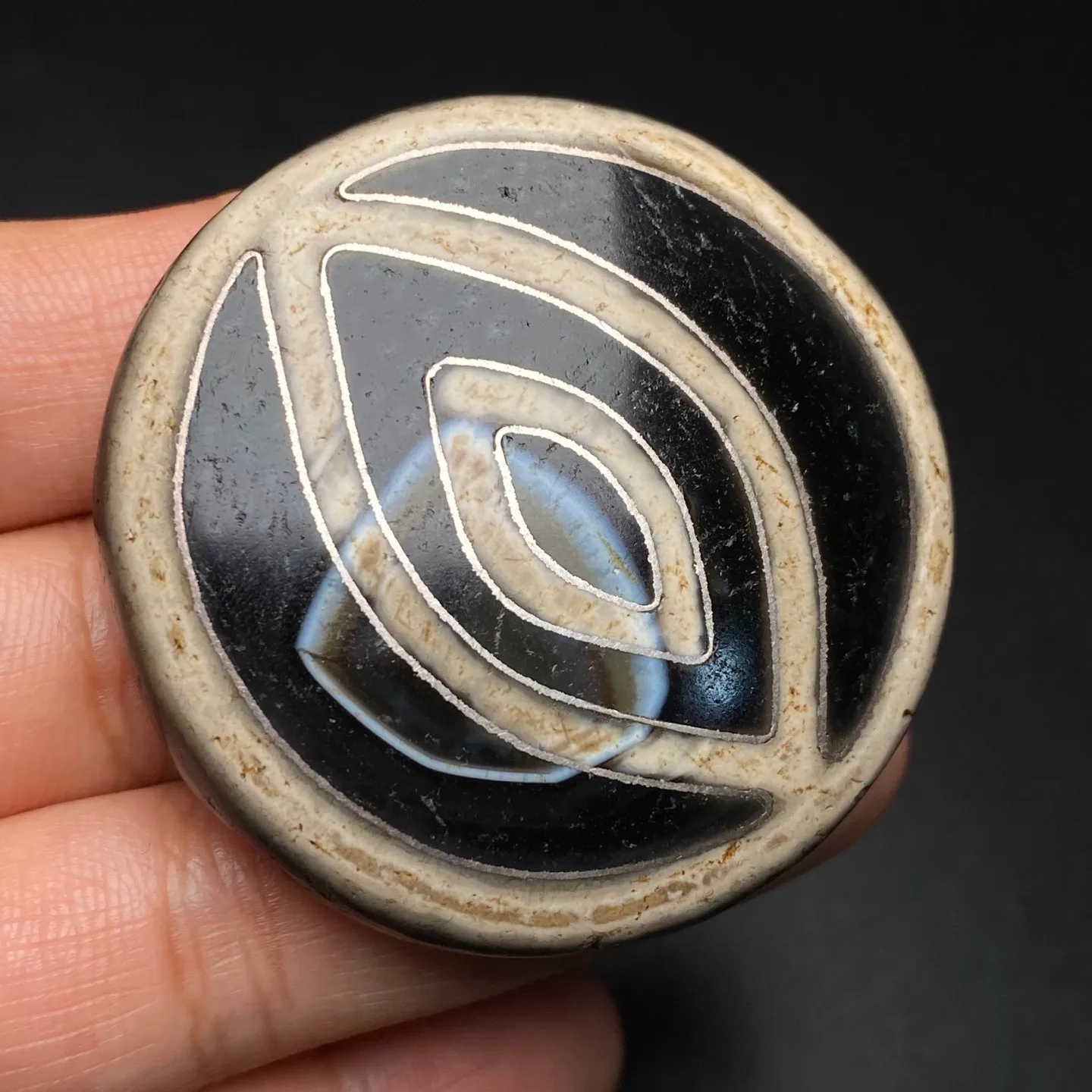 Tibetan Buddhism Agate Inlaid Silver Wire Buddha's Eyes Dzi Bead Pendant G3709