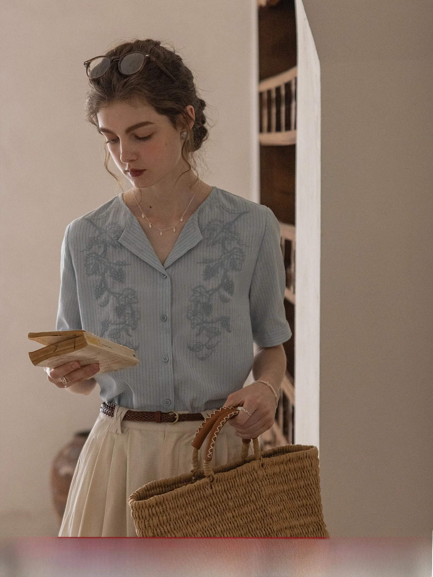 

Wutea Xiaodiao Waed ort Sve irt Stand Collar 3D Embroidery Striped Upper Apparel French Sle Loose Fit