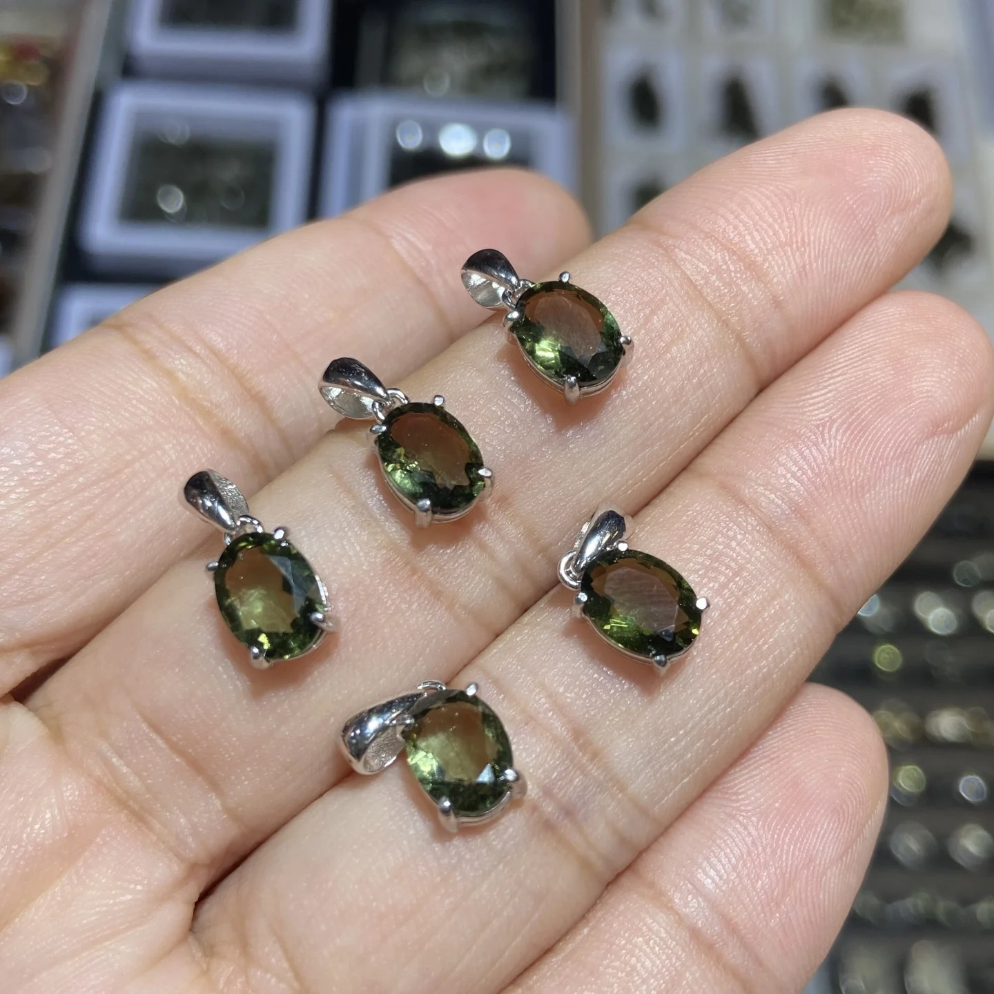 

1 шт. Fengbaowu натуральный молдавит овальный кулон 6x8 мм граненый овальный стерлингового серебра 925 пробы Рейки целебный камень ювелирные изделия подарок для женщин