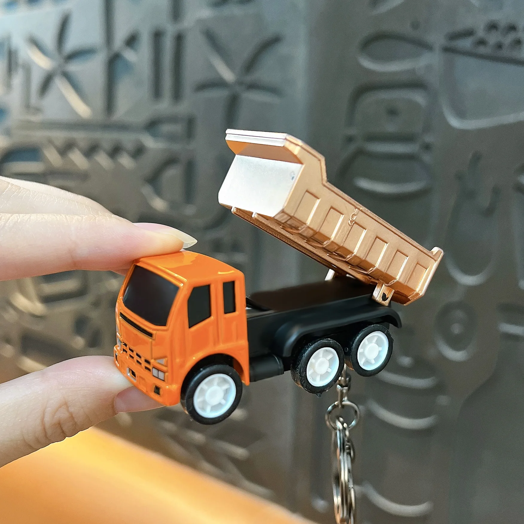 Creative Return Roller Transport Vehicle Cargo Cart Keychain Fun Earth-moving Vehicle Backpack Pendant Stress-relieving Keyring