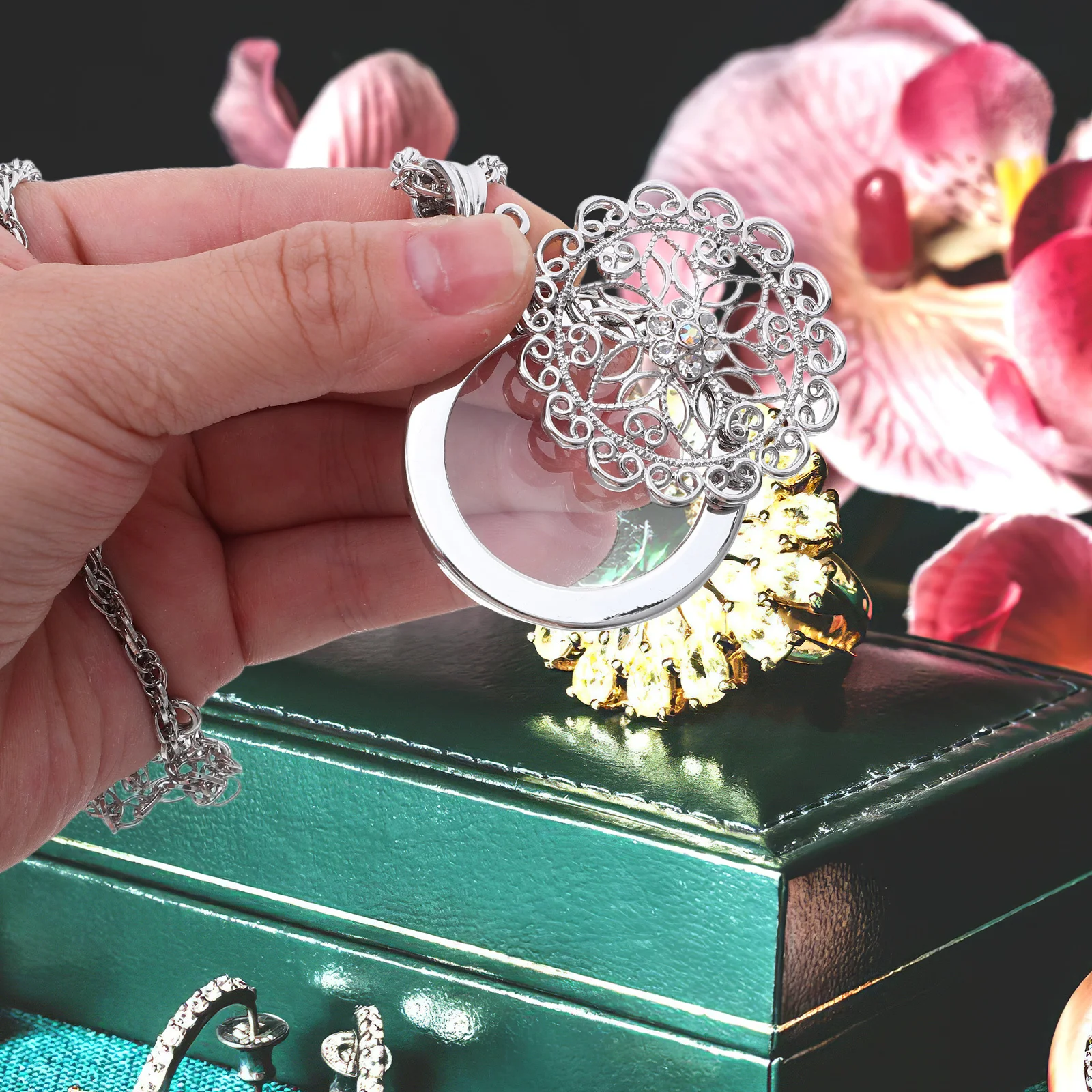 

3x Magnifying Lens Jeweler Loupe Necklace Portable Reading Magnifier Pendant Chain Sweater Necklace for Jewelry Inspection