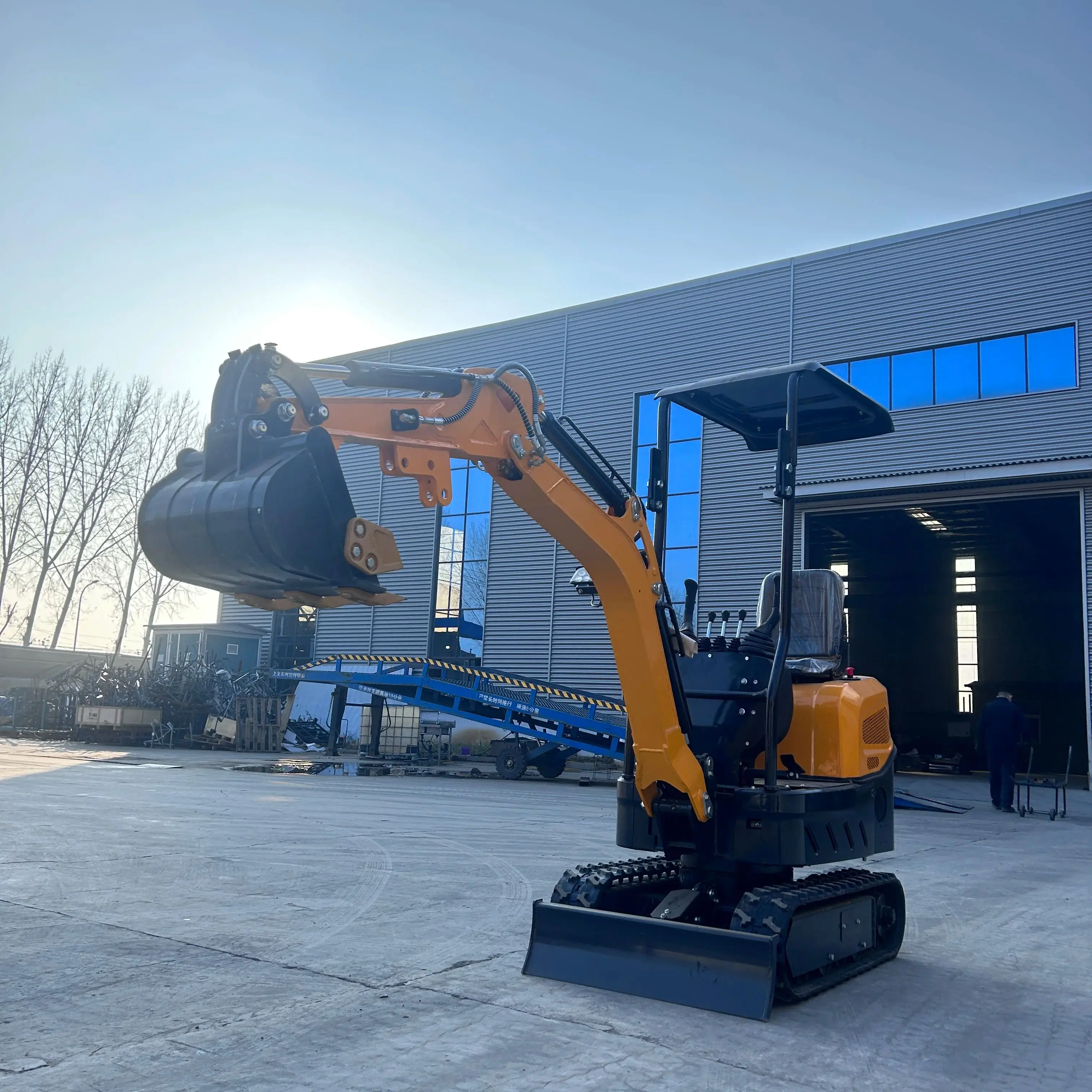 Custom Mini 1.2 Ton Excavator Euro 5 Engine CE Certified Compact Digger for Construction and Farm Use