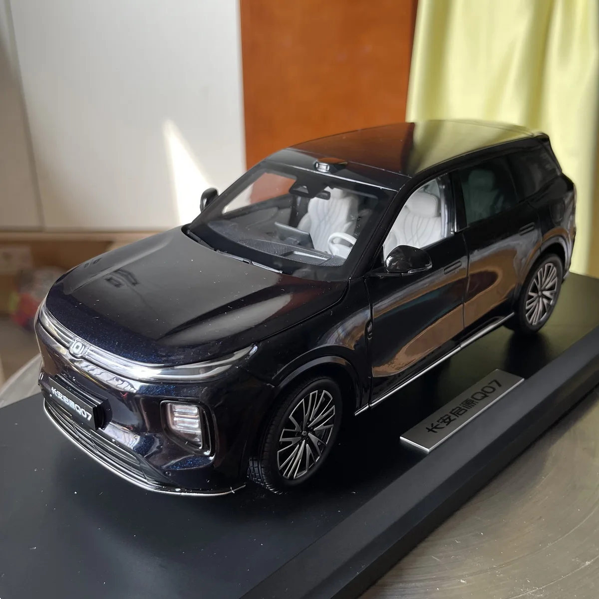 

NEVO Q07, модель автомобиля из литого сплава, CCAG Chang'an, коллекционный дисплей, подарок для взрослых мальчиков, ЧЕРНЫЙ, 1:18