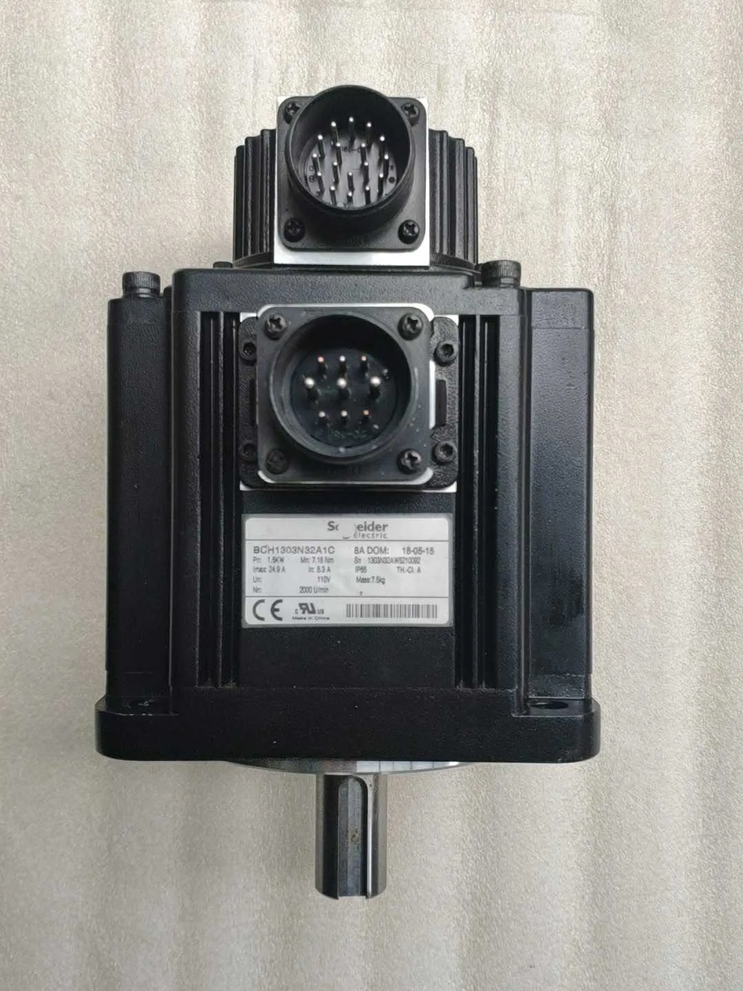 LXM23AU15M3X BCH1303N32A1C Серводвигатель для Schneider