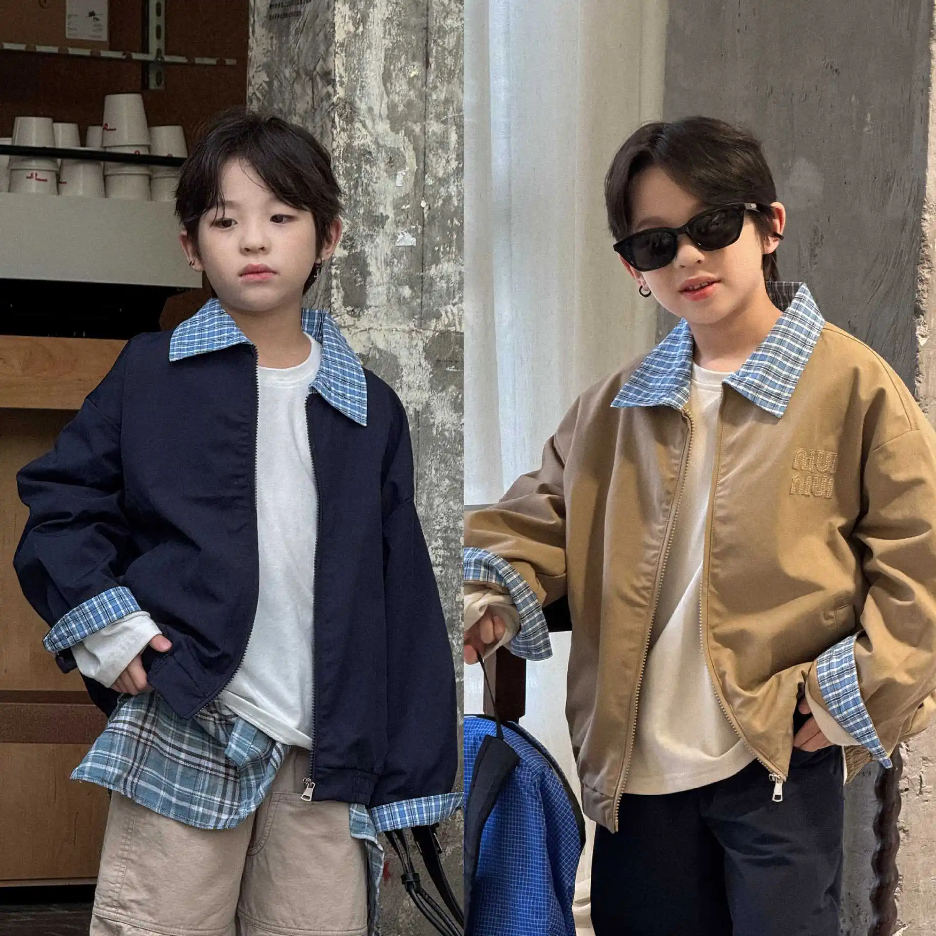 

Autumn 2025 New Children's Clothing Boys' Plaid Splicing Letter Embroidered Short Jacket