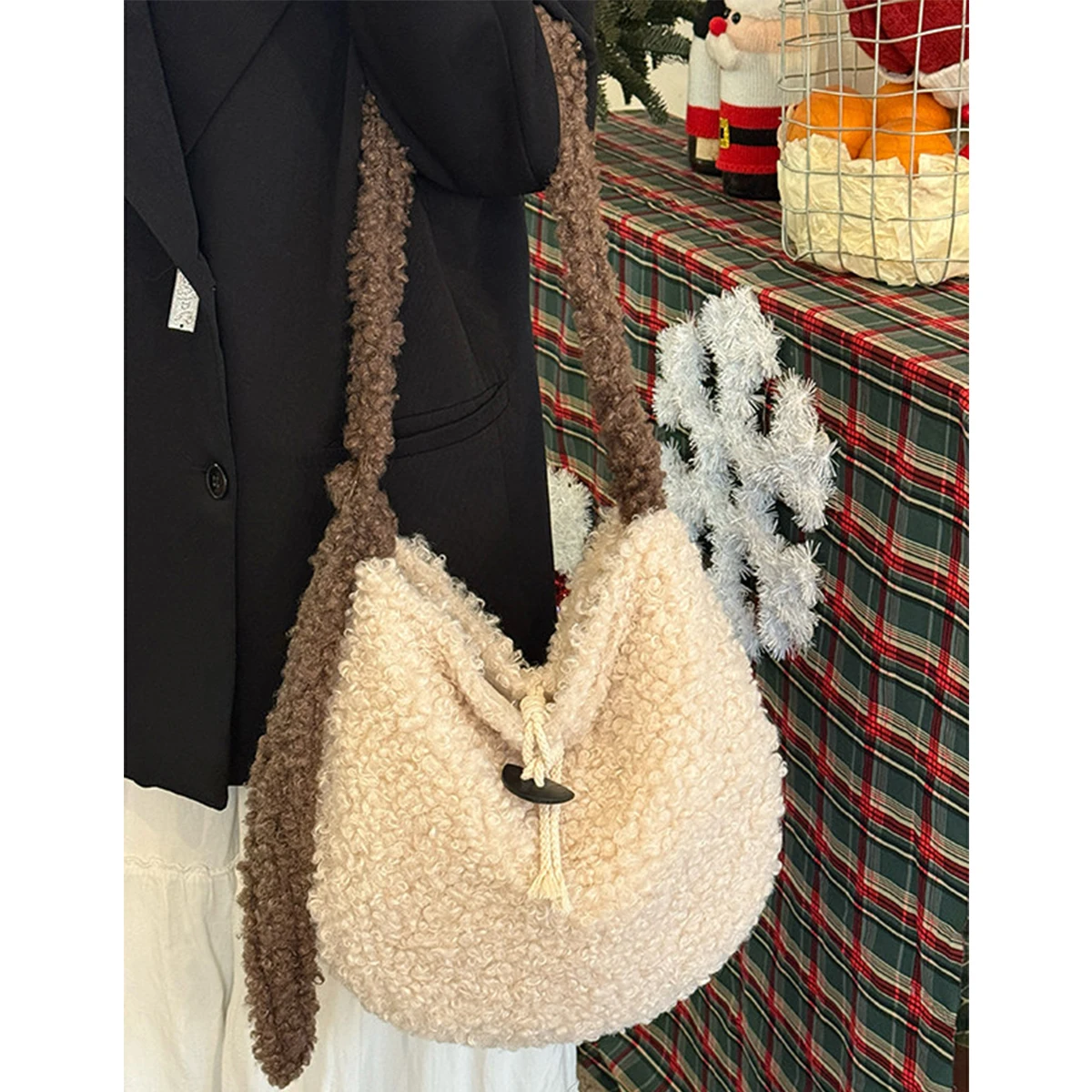 Korean Style Curly Fleece Tote Bags for Women Colorblock Drawstring Large Capacity Crossbody Bag Winter Casual Plush Bucket Bag