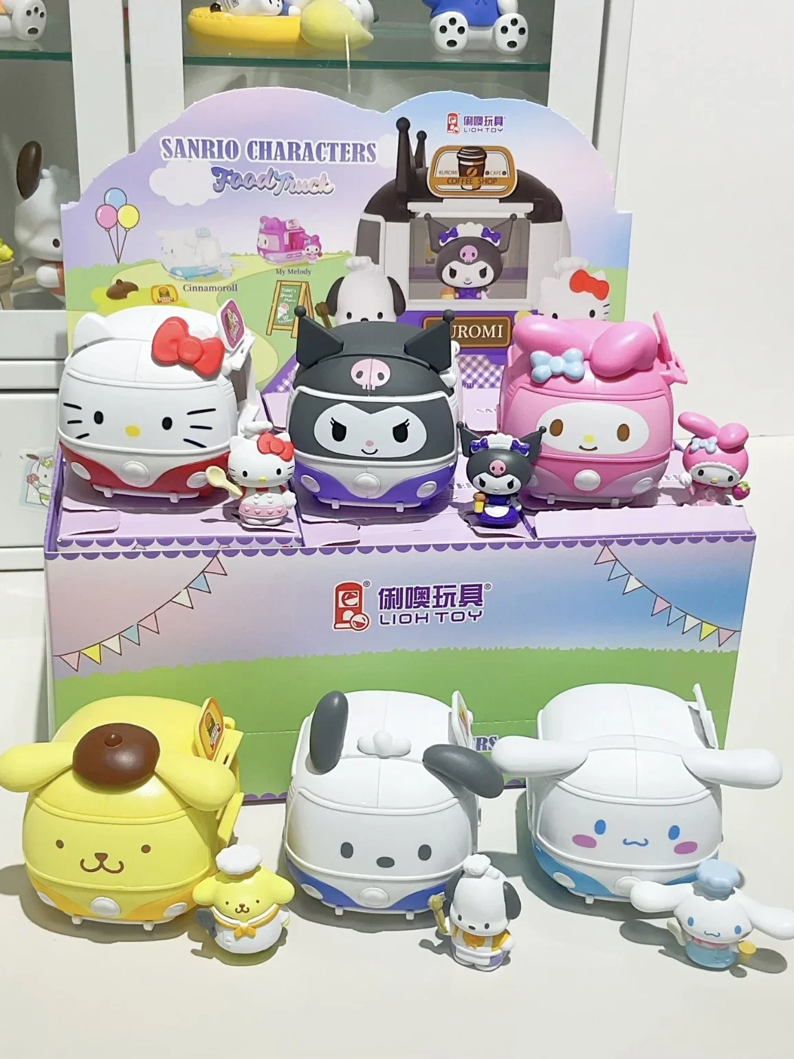 Autêntico Sanrio Pochacco Kuromi Chinamoll Kitty Cat Modelos de ação no Food Truck Blind Box, exibição de brinquedos do carro, presente das crianças