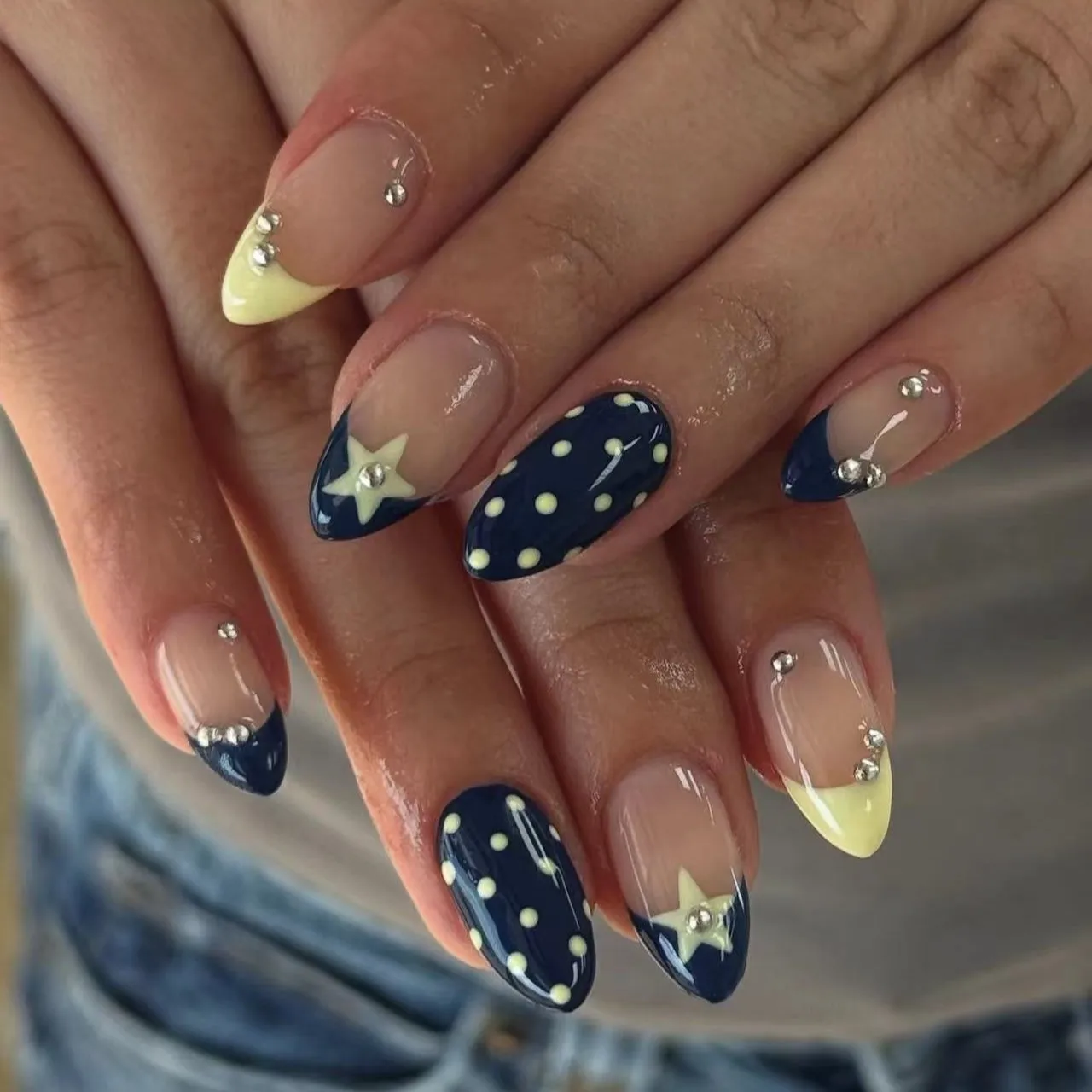

24PCS False Nails Navy Blue Yellow Pop Color French Press on Nails with White Polka Dots Stars Design Glossy Fake Nails Set 일본네일