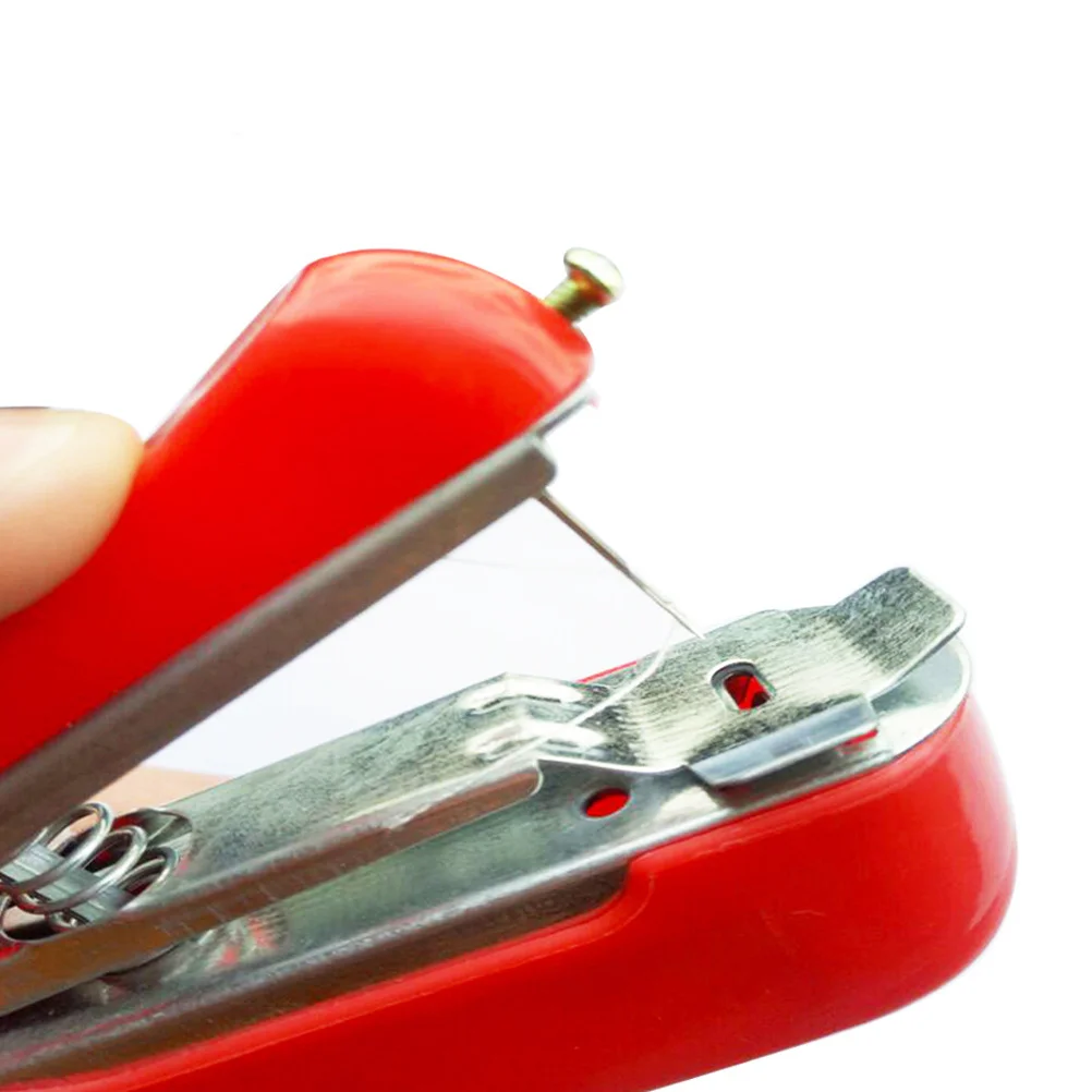 ماكينة خياطة صغيرة حمراء محمولة متعددة الوظائف يدوي محمول للسفر والمنزل للاستخدام التطريز لون خيط عشوائي #2