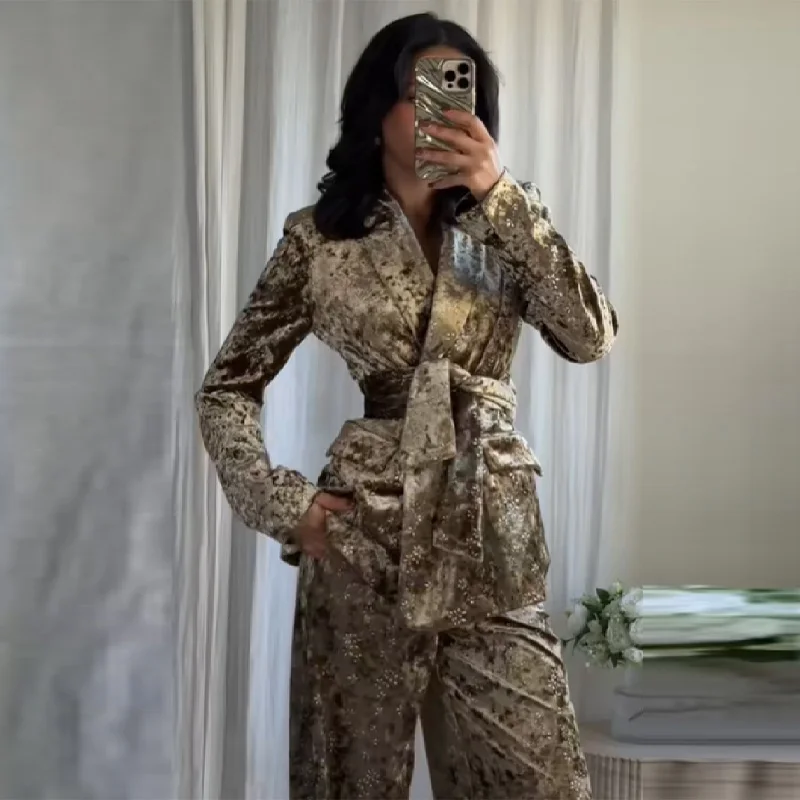 

Блестящий бархатный комплект из двух предметов для женщин, с лацканами на плечах, с мягким поясом, блейзер, пальто, узкие брюки с боковой молнией, новинка 2025, женская одежда