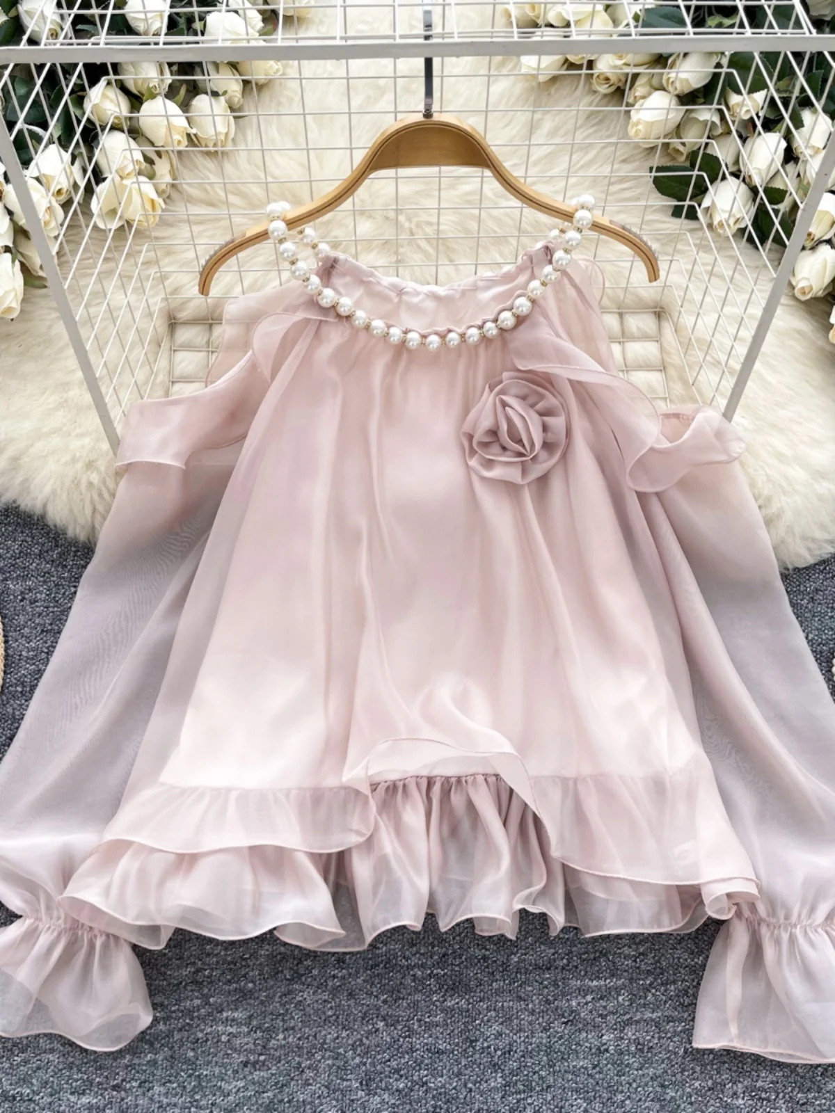 

Sweet Beaded Nelace Svel Hollow out oulder Bell Sve Long Sve irt Women's Autumn Faion Korean Loose Sle