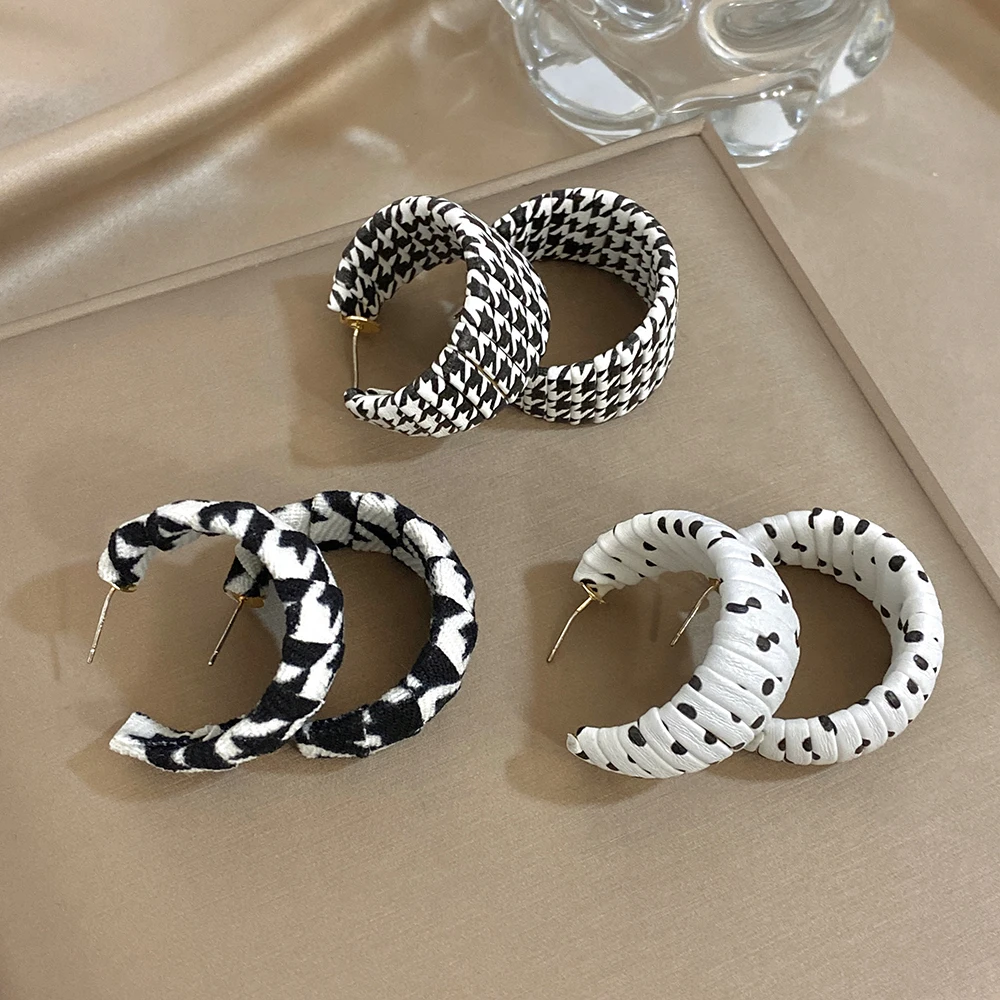 AENSOA Pendientes de tela con lunares, estilo europeo americano, sencillos y elegantes, a la moda, individuales, versátiles, joyería informal para mujer