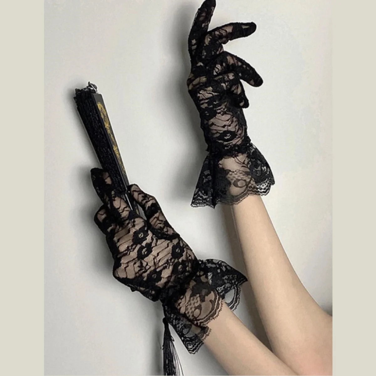 Female Thin Sexy Sheer Floral Lace Gloves Full Finger Mittens Lolita Dress Vintage Gloves Bridal Dress Accessories White Black