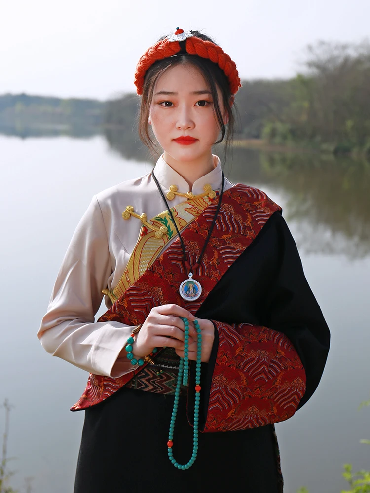 Neue Frauen Frühling und Sommer Shirt Lhasa Kostüme Kleidung Herbst chinesische Robe