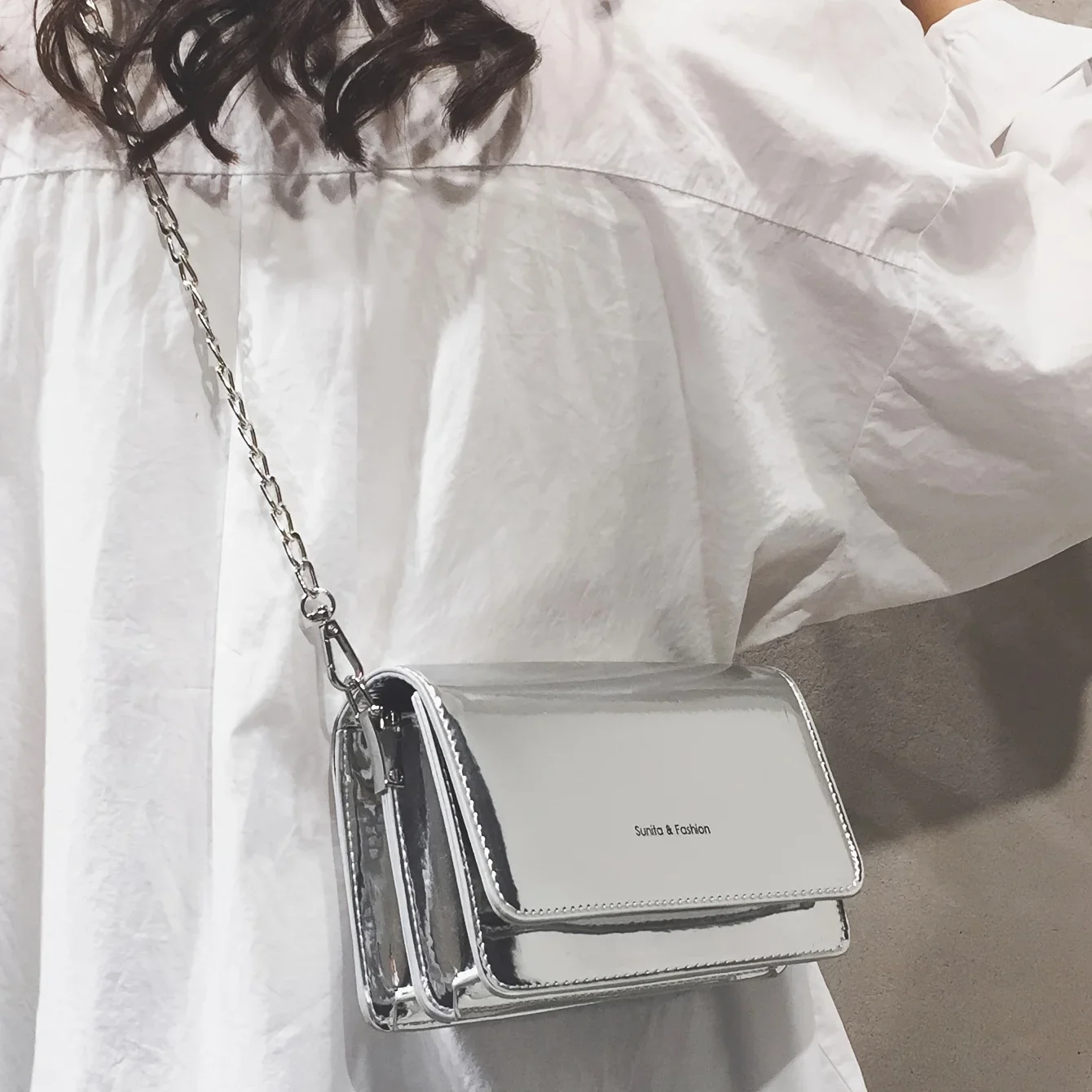 2025 여성을위한 새로운 PU 가죽 미니 크로스 바디 백 2 구획 플립 직사각형 모양의 어깨 가방/가슴 가방 실버 블랙