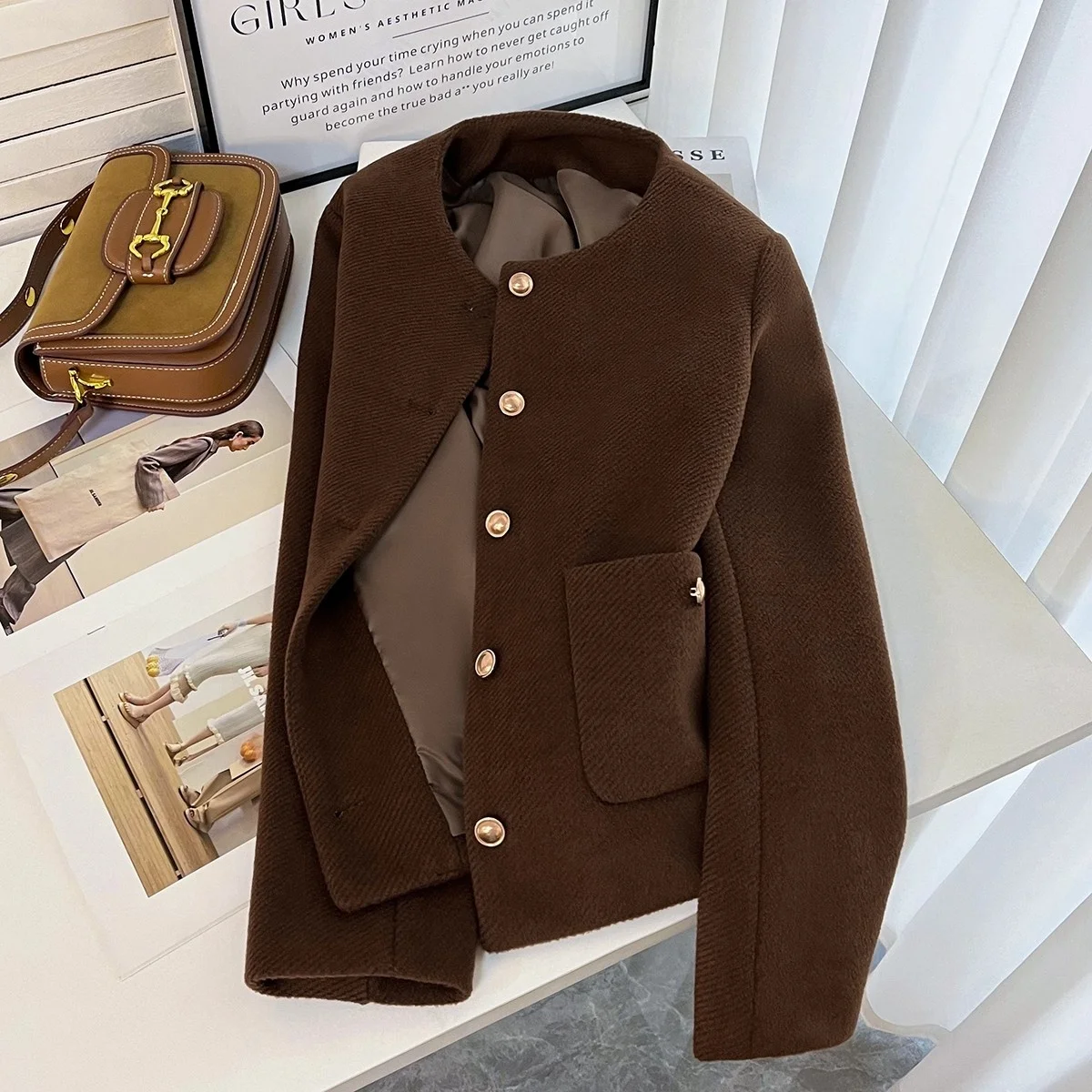 

Coffee Colored Woolen Short Jacket Women 2025 New Winter Commuting Simple Korean Version Vintage Coat Round Neck Top w952