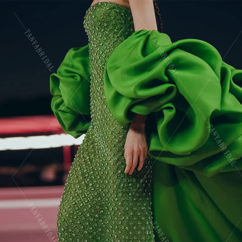 Capa de casamento de cetim verde da moda, jaqueta de noiva de mangas curtas bufantes com cauda longa, casaco de moda feminina, acessórios de casamento