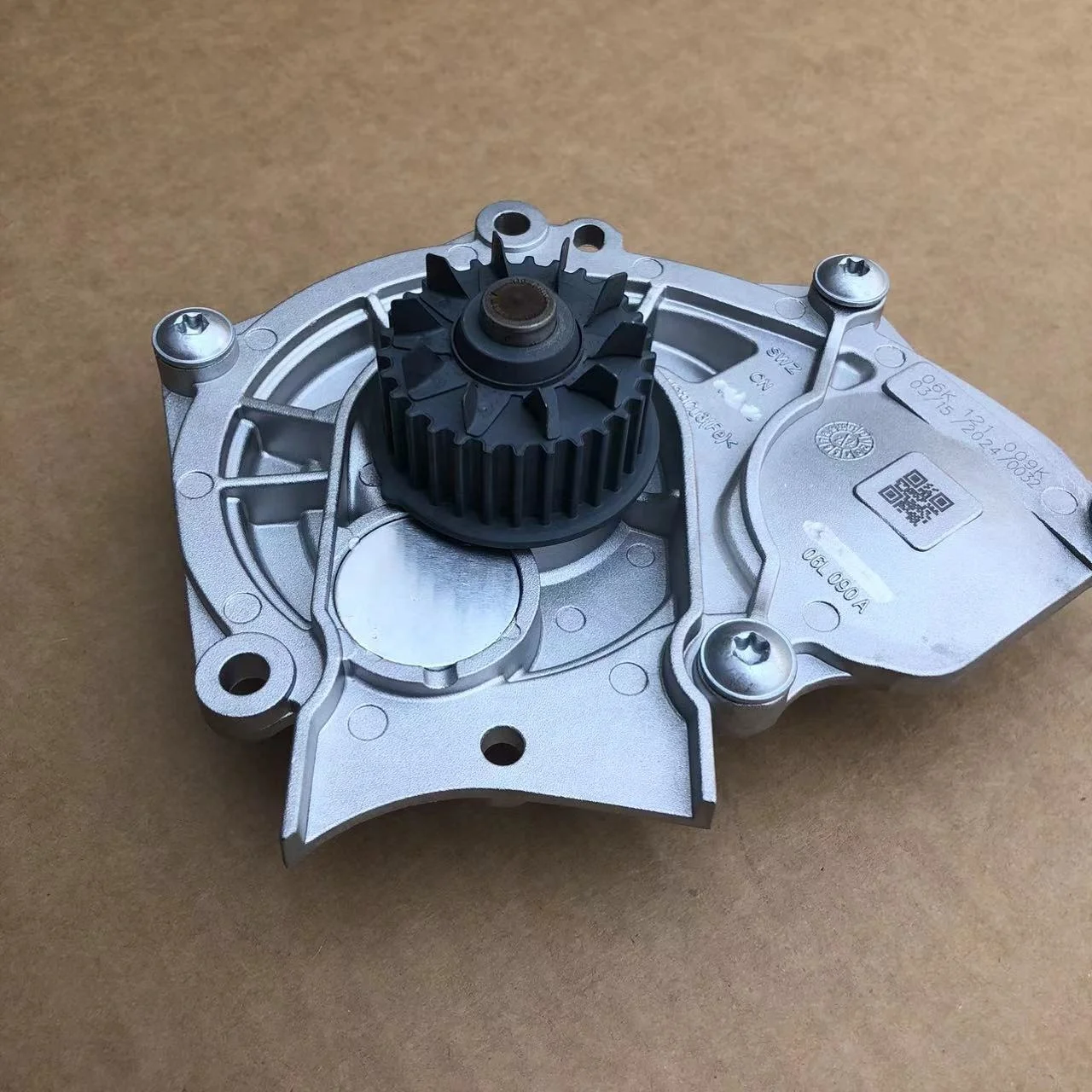 Per B8 Q5 A4 EA888 06K121009K 06K121009 06L121011 06L121011F Testa della pompa dell'acqua di alta qualità 06K121011