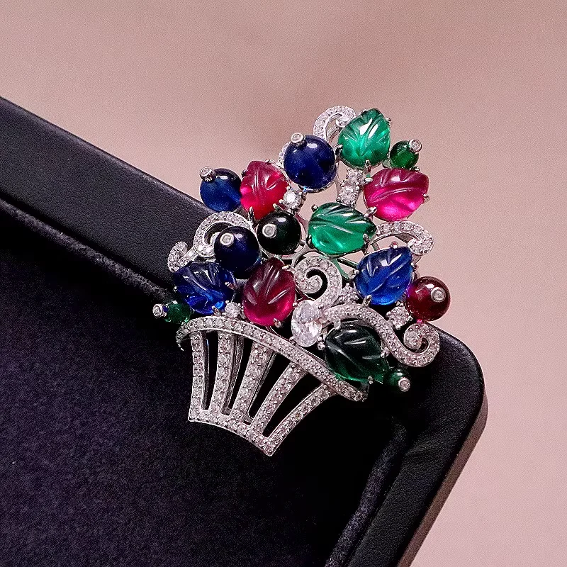 

BELLUX Fruit Carving Colored Gemstone Brooch Set with Full Diamond Light Luxury Fine Vintage Banquet Jewelry Brooch for Women