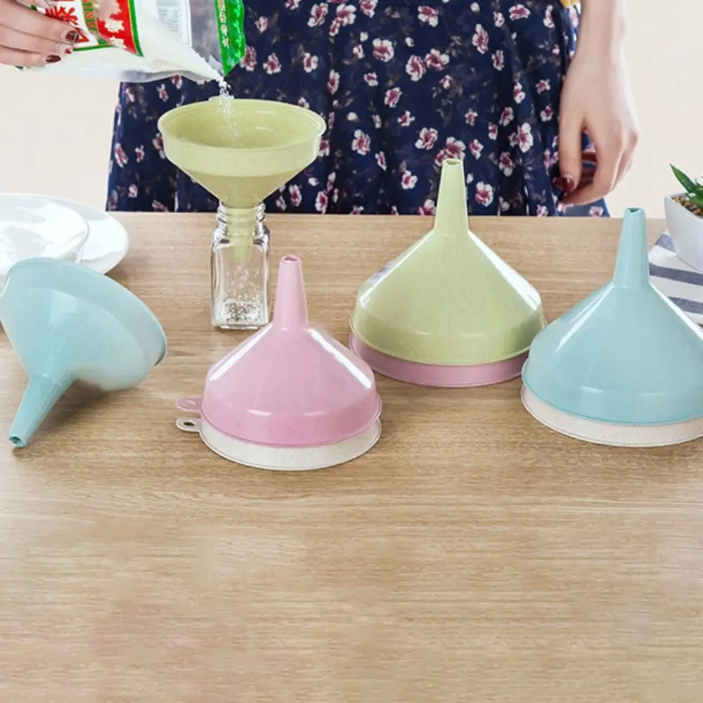 Kitchen Utensils Round Mouth Wheat Straw Funnel Household with Hanging Hole Liquid Dispensing Funnel Oil Funnel Wine Funnel Home