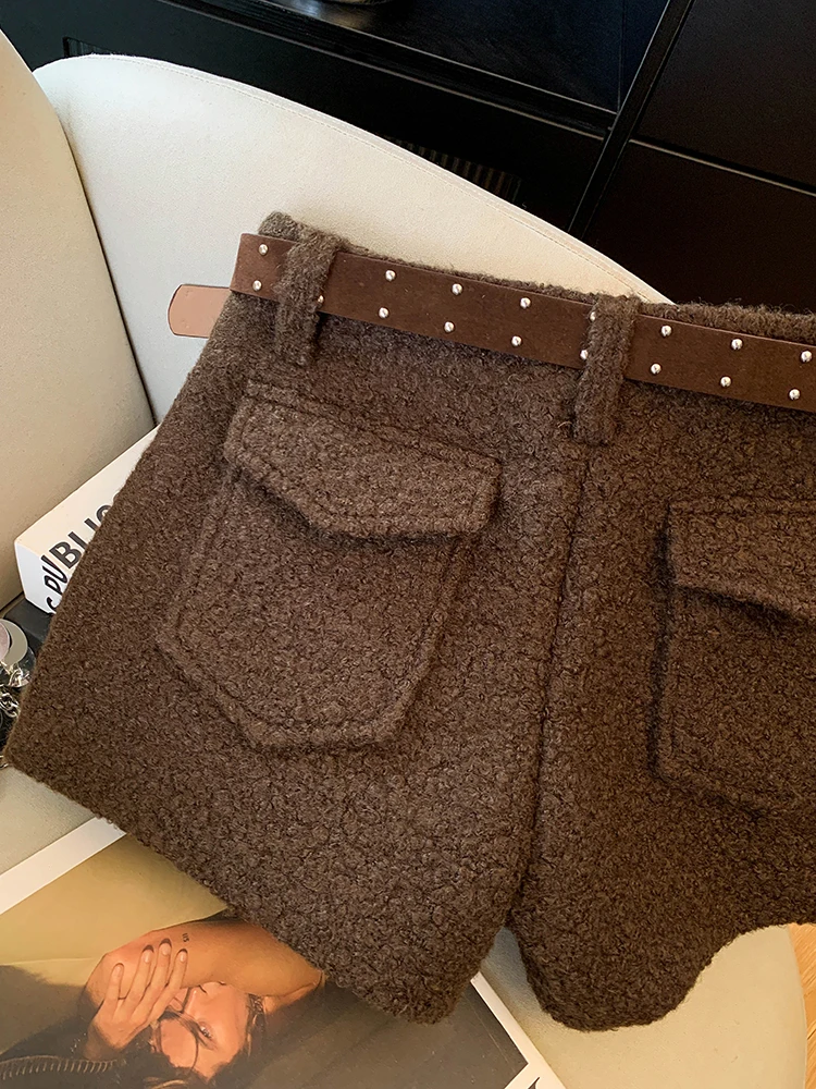 Pantalones cortos Retro de lana de cordero para mujer, pantalones de pierna recta cálidos y adelgazantes, gruesos, de cintura alta, para otoño e invierno