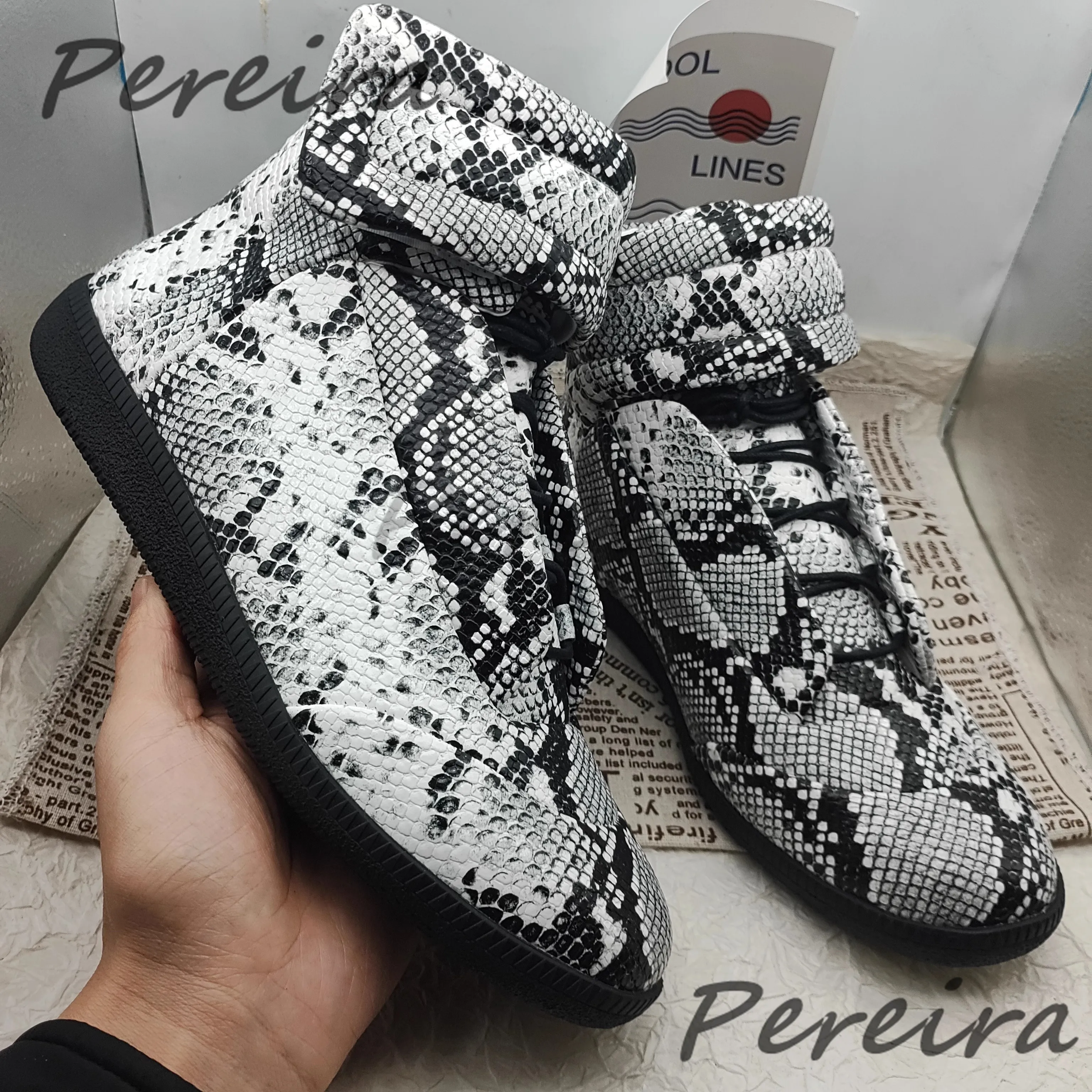 

Men's Genuine Leather Casual Sneakers Trendy Snake Patterned High Top Boots Round Toe Lace-up Flat Shoes Autumn Winter Men Boots