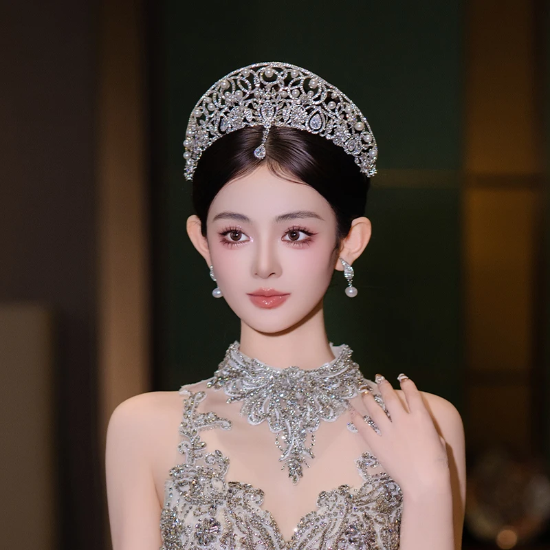 

Elegant and atmospheric bridal headgear, high-end luxury wedding dress and hair accessories