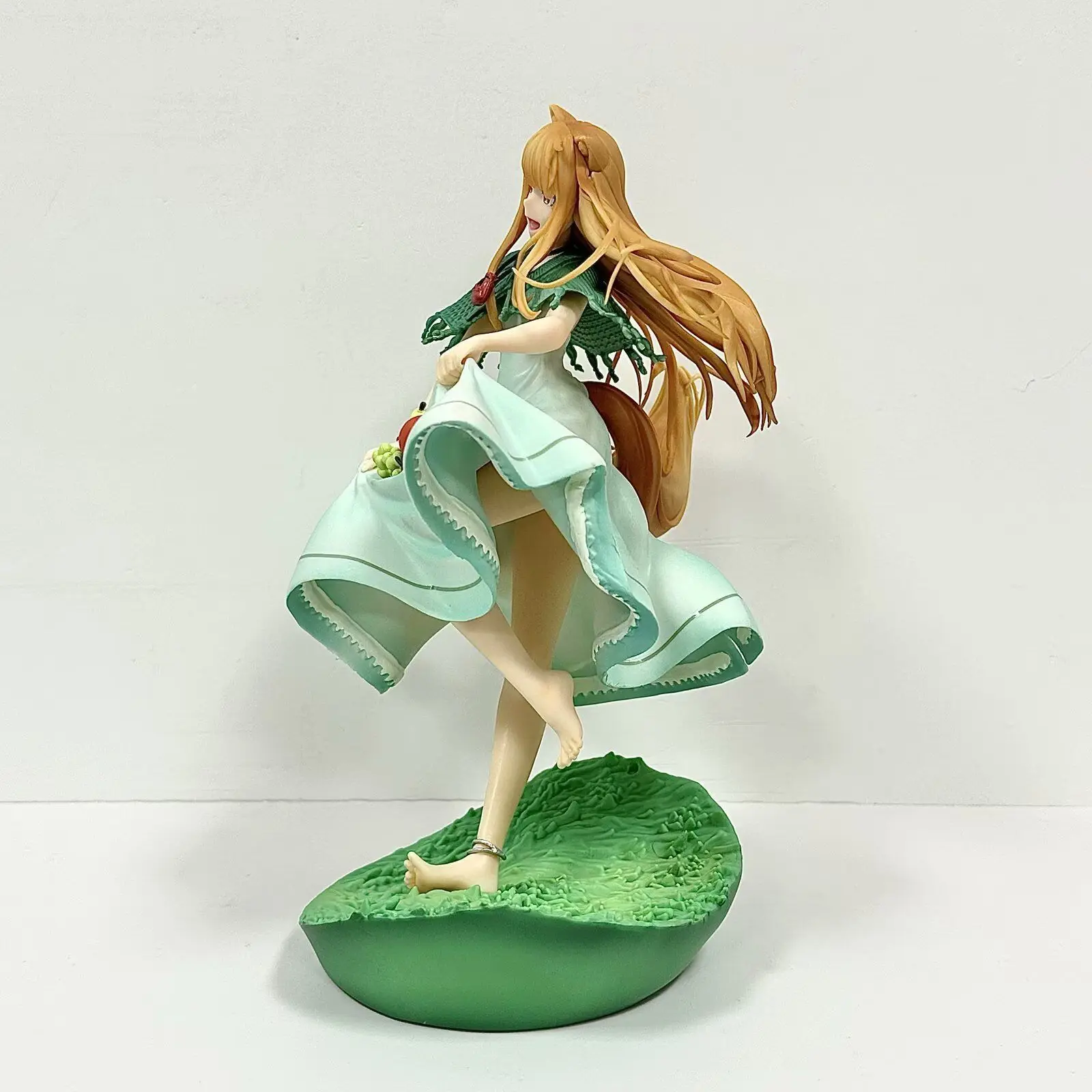 26cm Wolf and Spices, Hero 7th Generation Wolf and The Fragrance of Fruit, Cute Wolf Figure Doll Ornament Christmas Gift