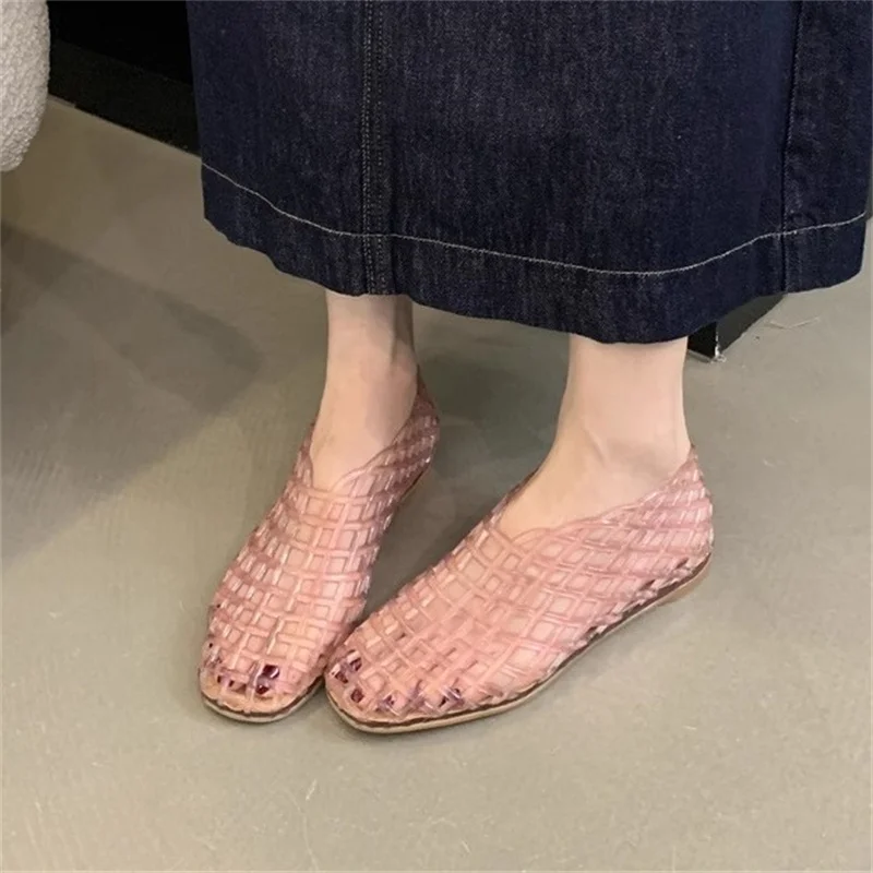 2024 Nieuwe Plastic Platte Bodem Sandalen voor Vrouwen Waterdichte Ademende Holle Schoenen Kleuren Comfortabele Elegante Enkele Schoenen