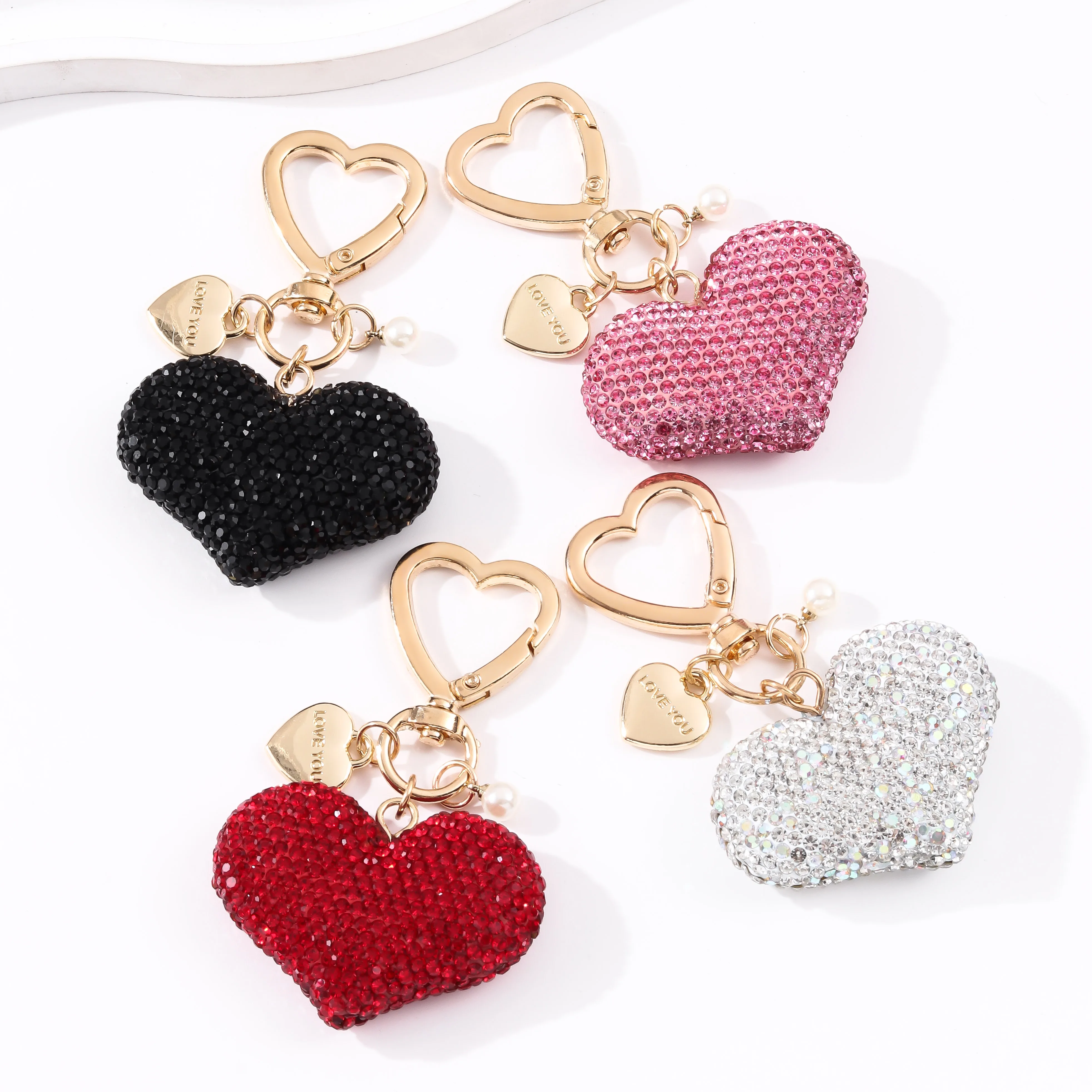 1 Stück Eleganter, hübscher herzförmiger Schlüsselanhänger mit Diamanten, robust, DIY, süß, romantisch, liebenswert, Taschenanhänger, Schmuckgeschenk für Freunde