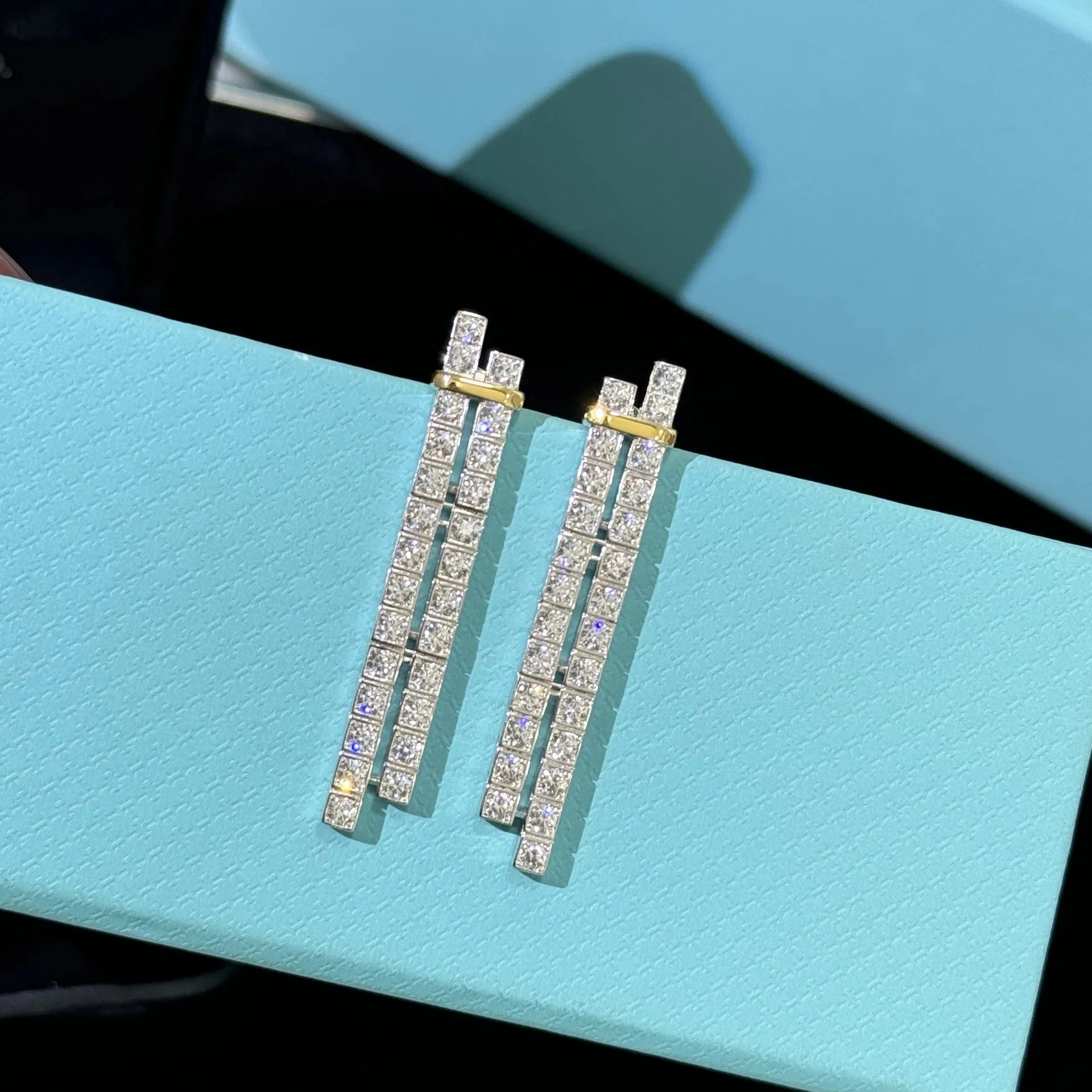 

2024 trendy classic well-known brand hot selling women's luxury S925 double row sparkling diamond earrings Pary Birthday GIFT